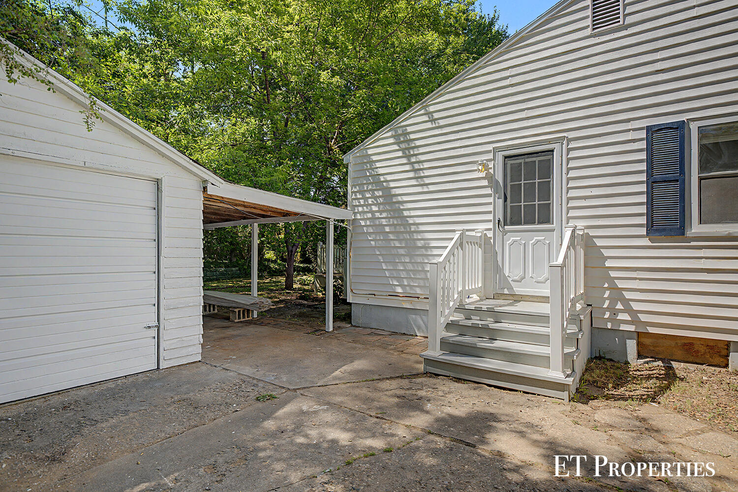 3739 Grape Avenue NE Grand Rapids MI 49525