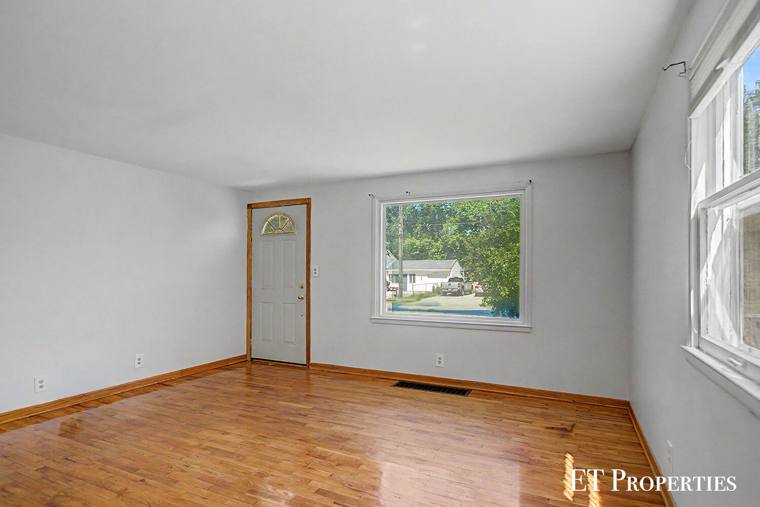 3739 Grape Avenue NE Grand Rapids MI 49525