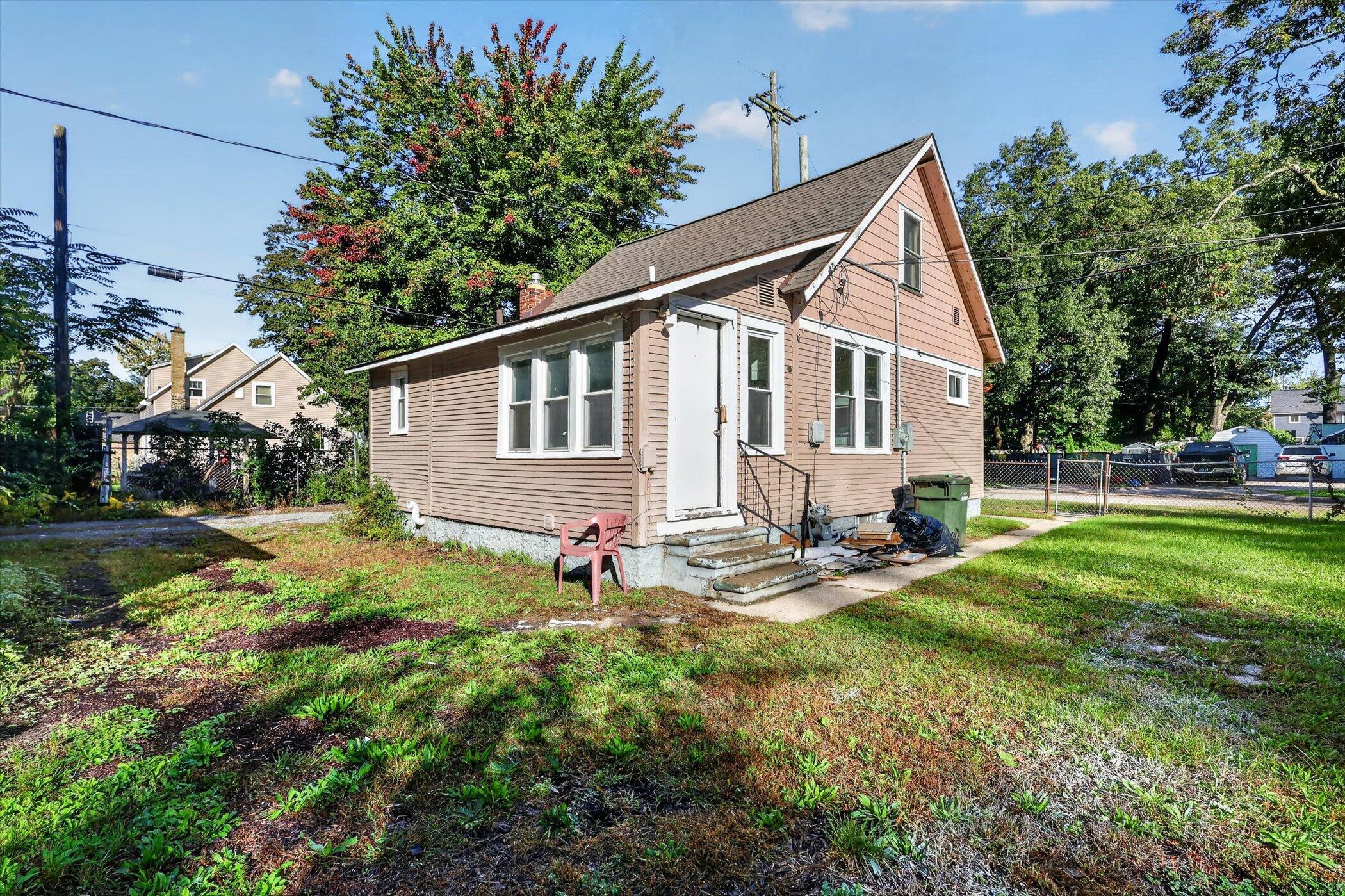 379 E Dale Avenue Muskegon MI 49442