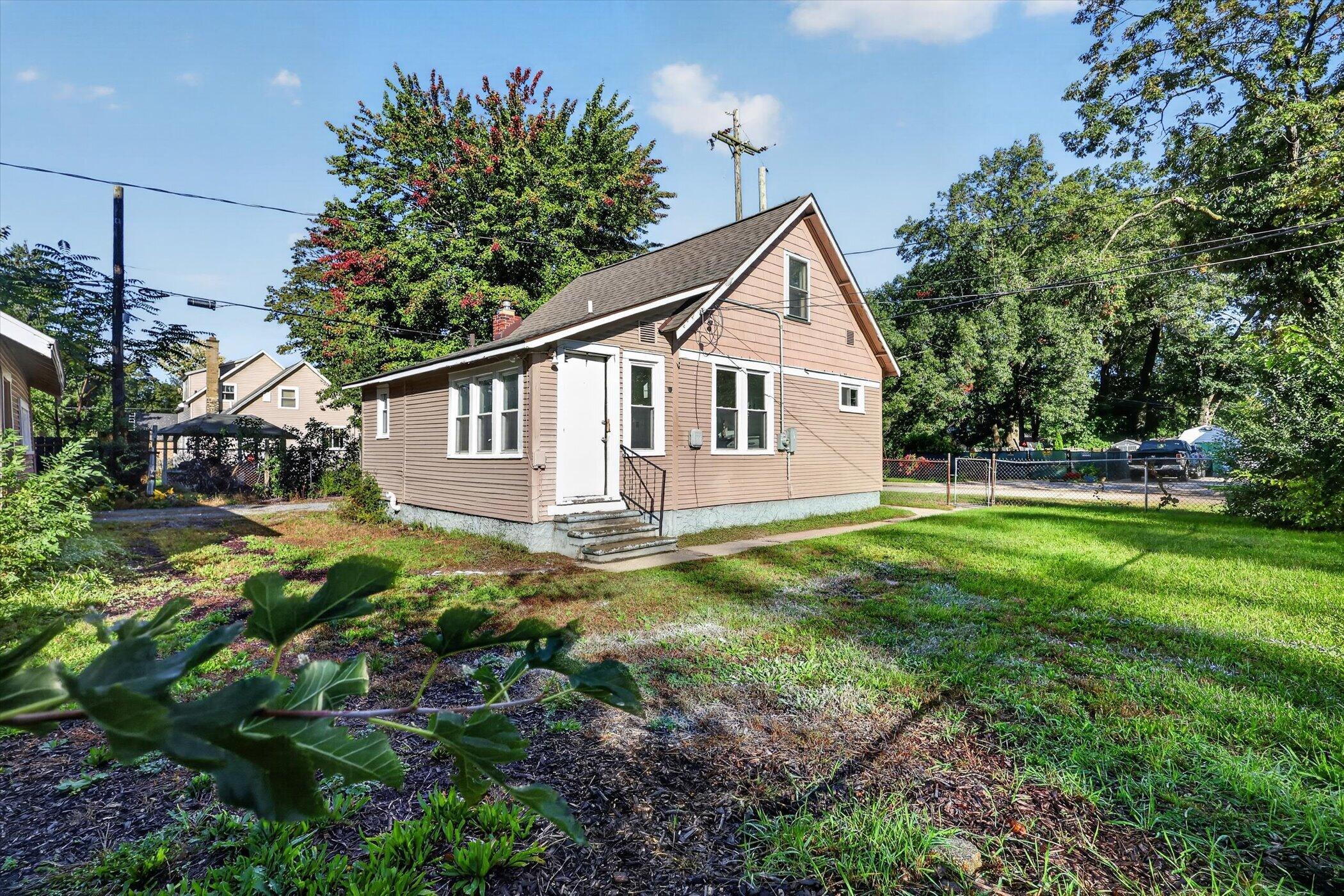 379 E Dale Avenue Muskegon MI 49442