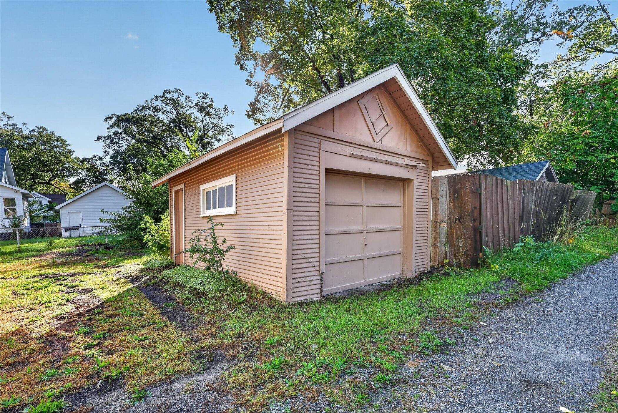 379 E Dale Avenue Muskegon MI 49442