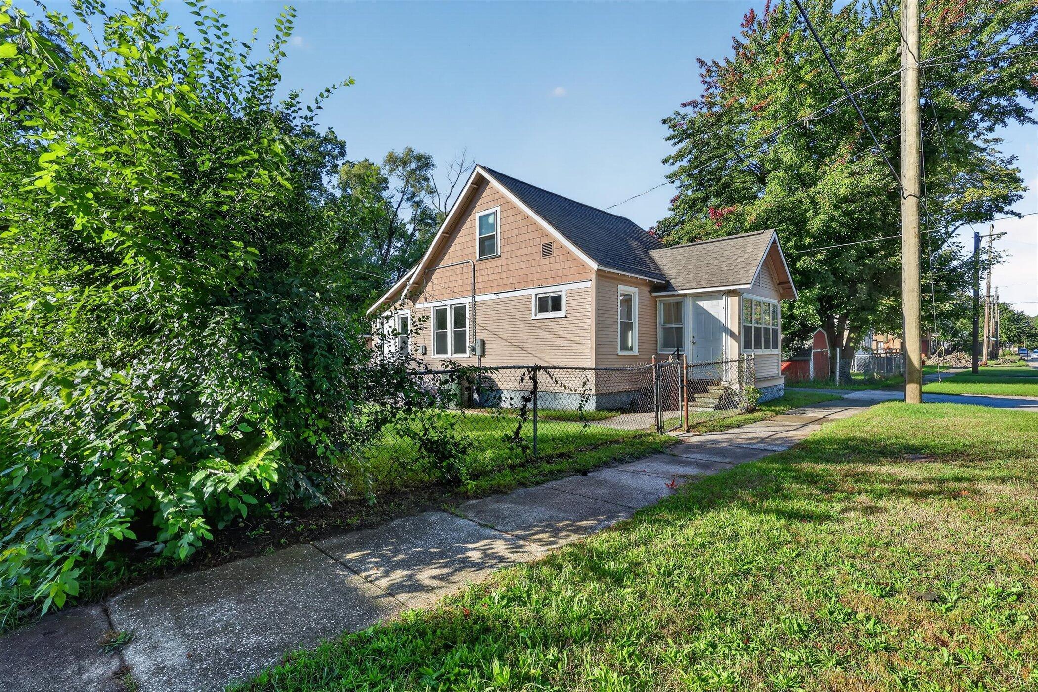 379 E Dale Avenue Muskegon MI 49442