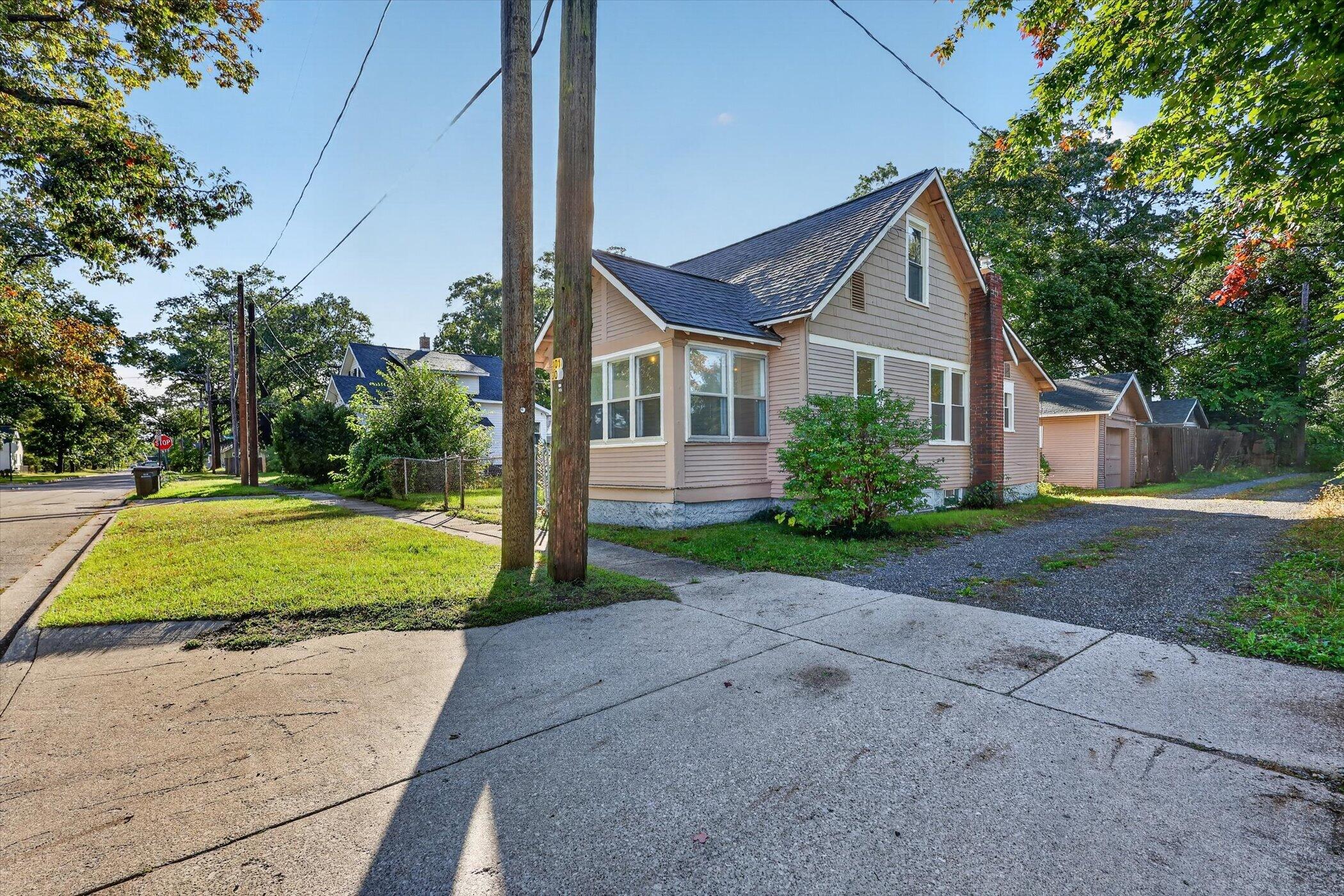 379 E Dale Avenue Muskegon MI 49442