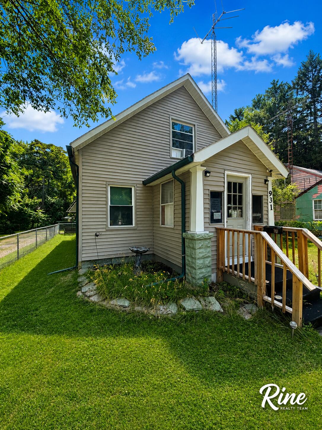 931 Jennings Avenue Benton Harbor MI 49022