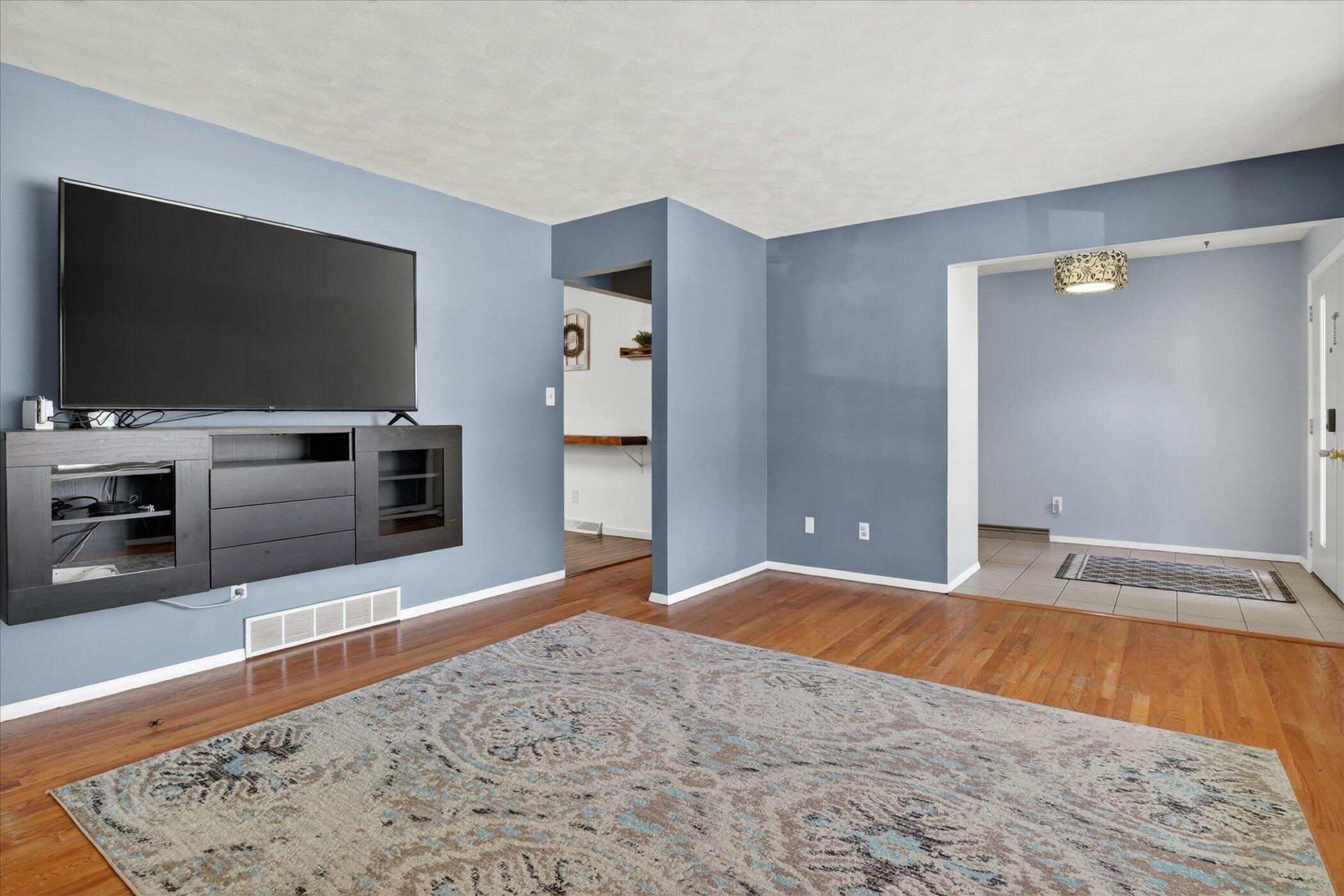 26414 Redfield Street Edwardsburg MI 49112