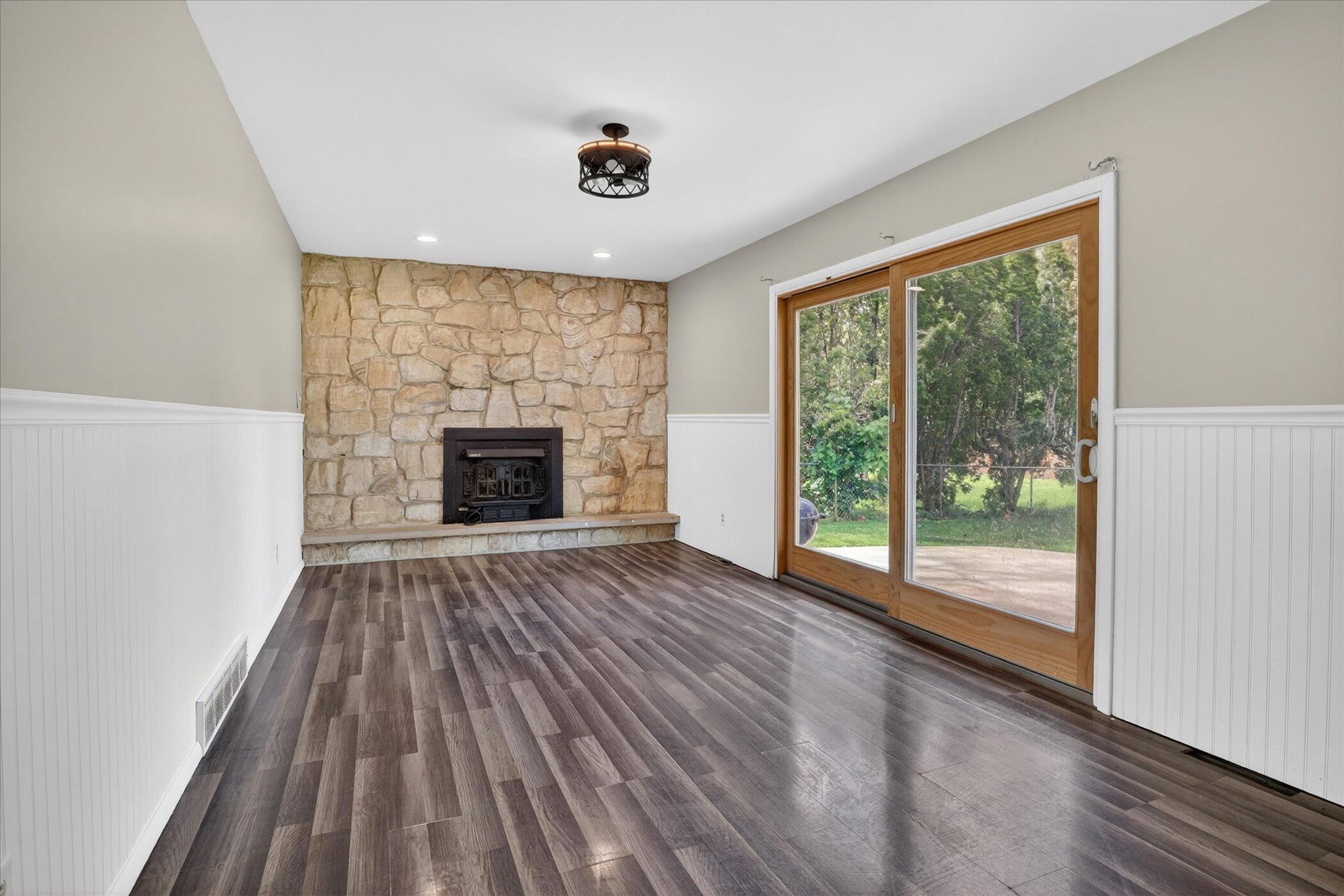 26414 Redfield Street Edwardsburg MI 49112
