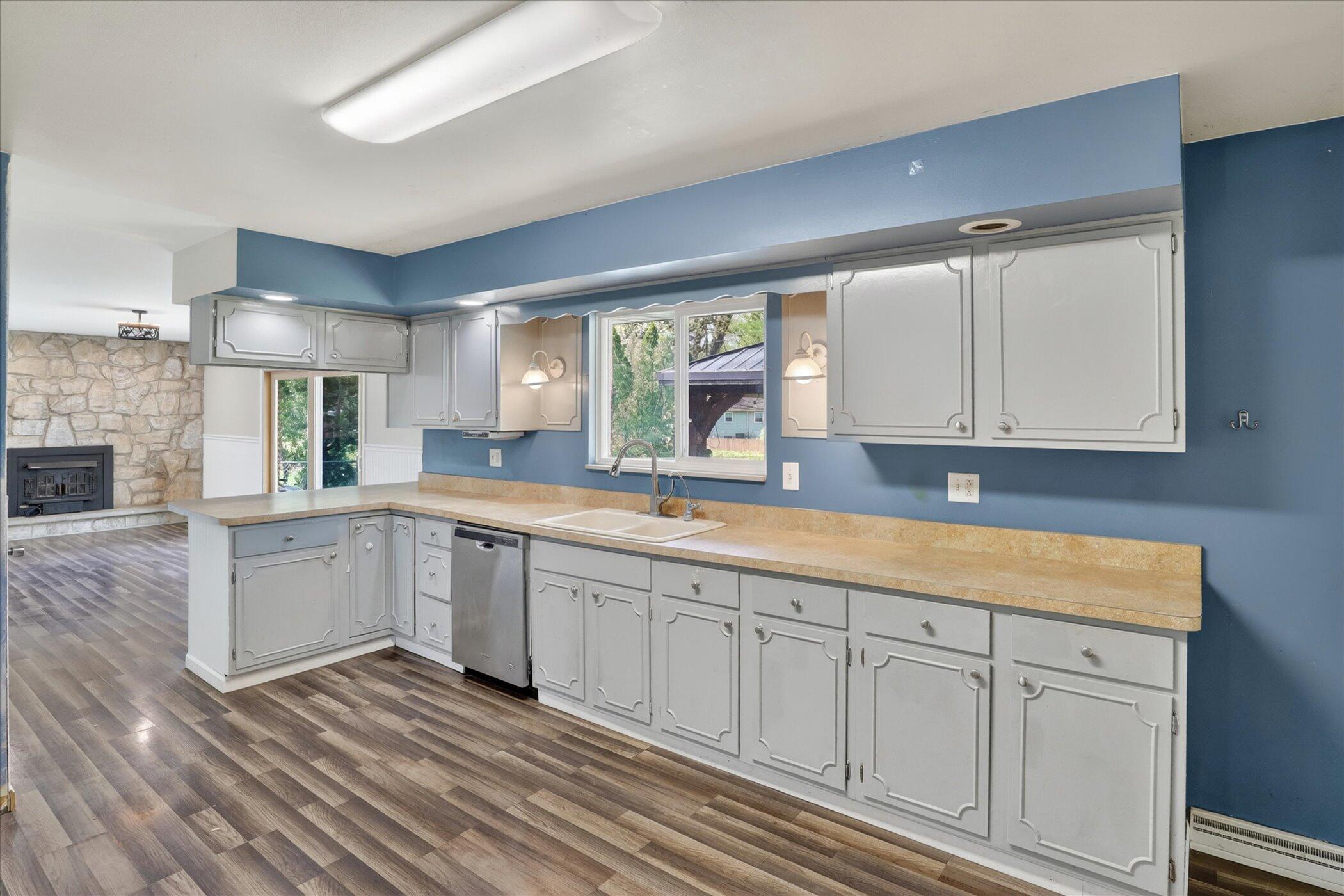 26414 Redfield Street Edwardsburg MI 49112