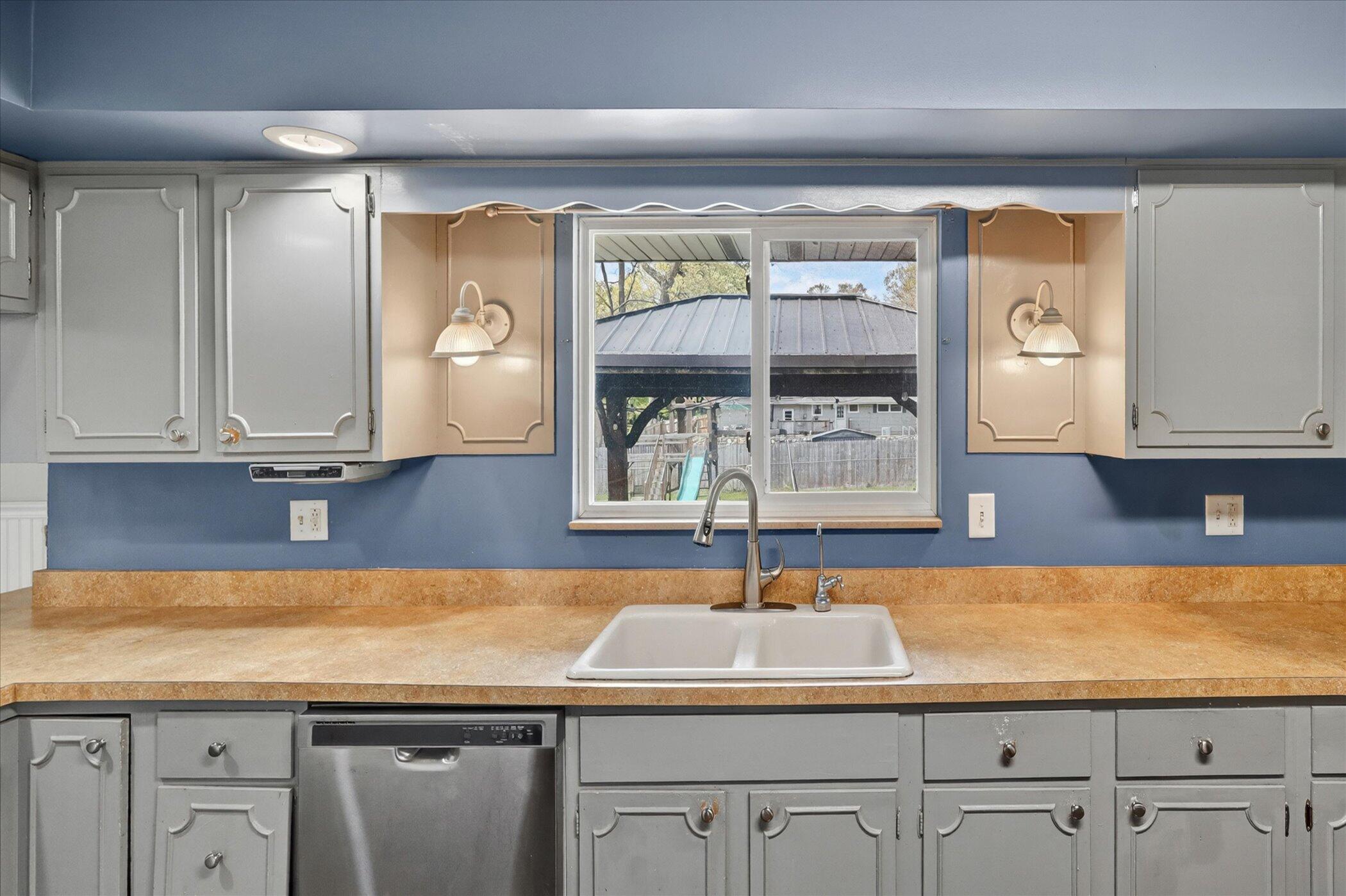 26414 Redfield Street Edwardsburg MI 49112