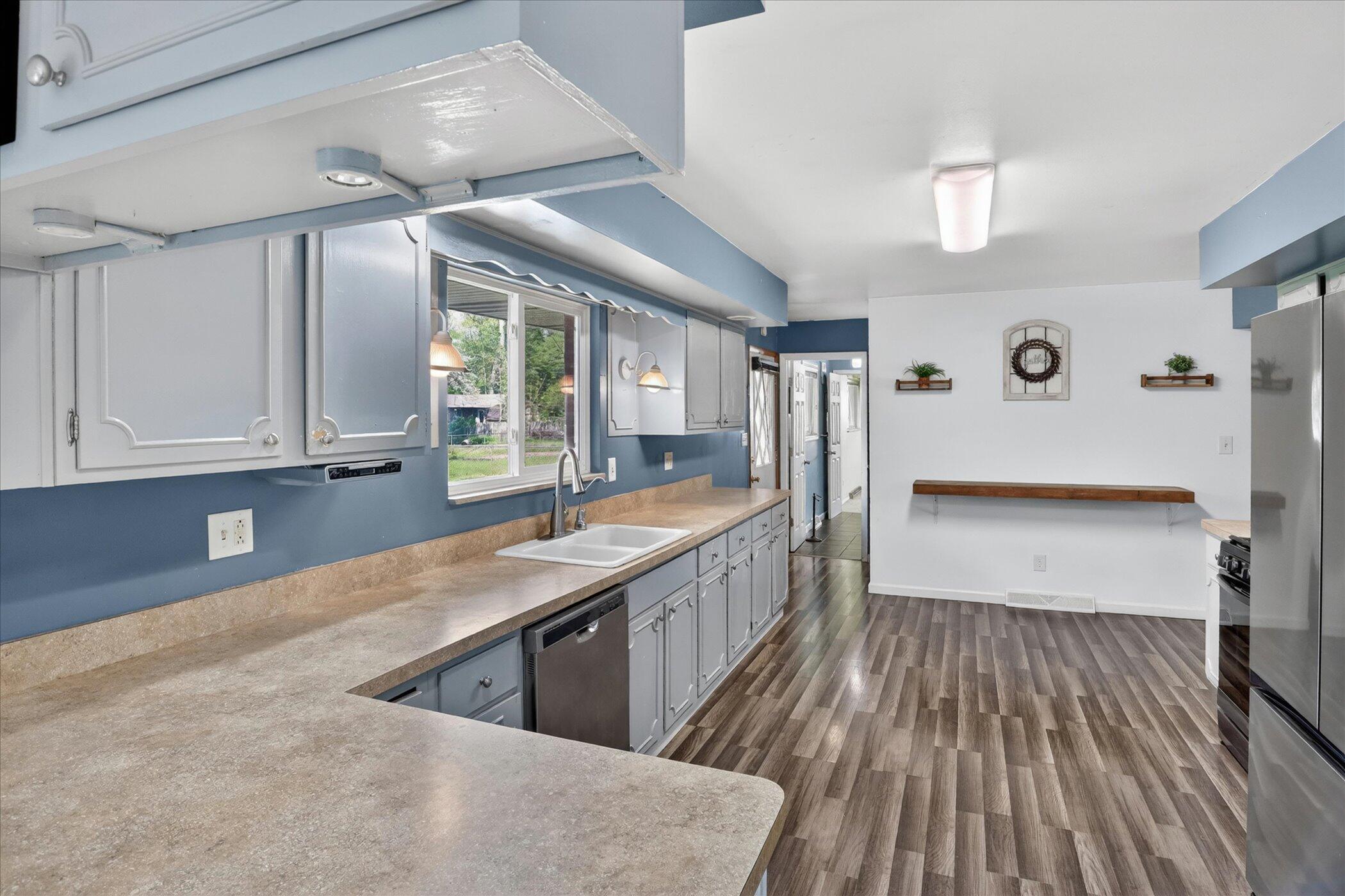26414 Redfield Street Edwardsburg MI 49112