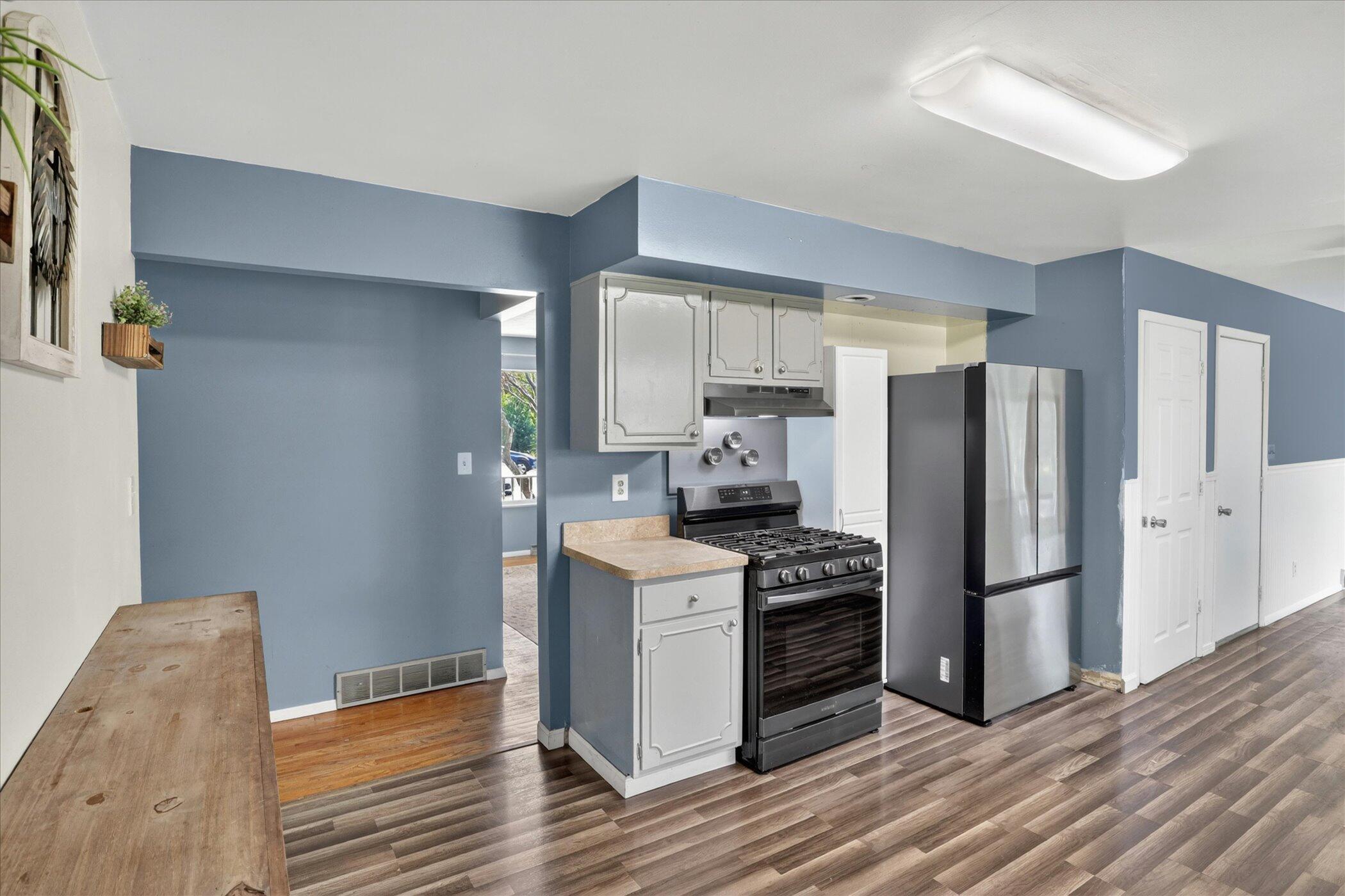 26414 Redfield Street Edwardsburg MI 49112