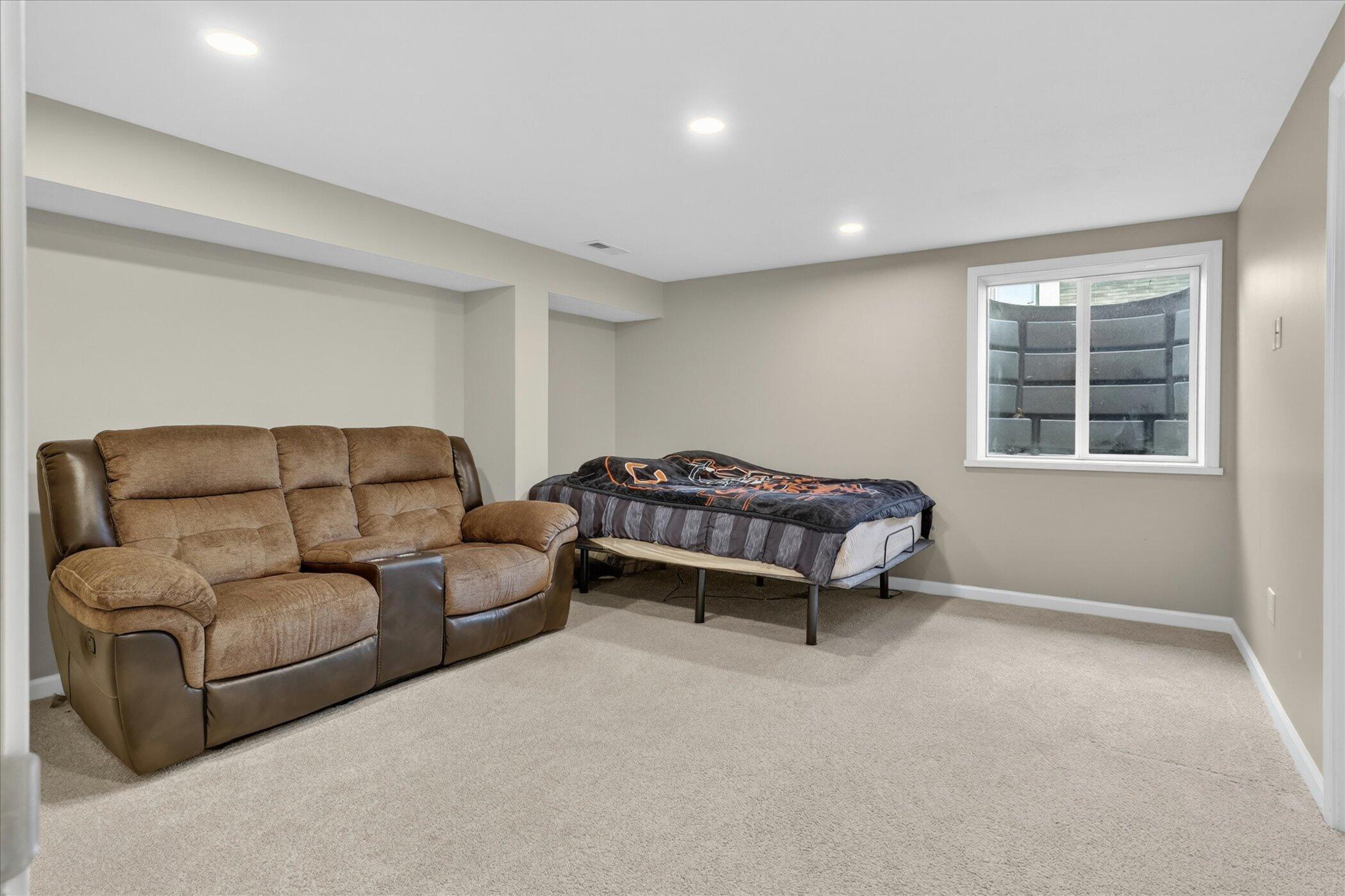 26414 Redfield Street Edwardsburg MI 49112