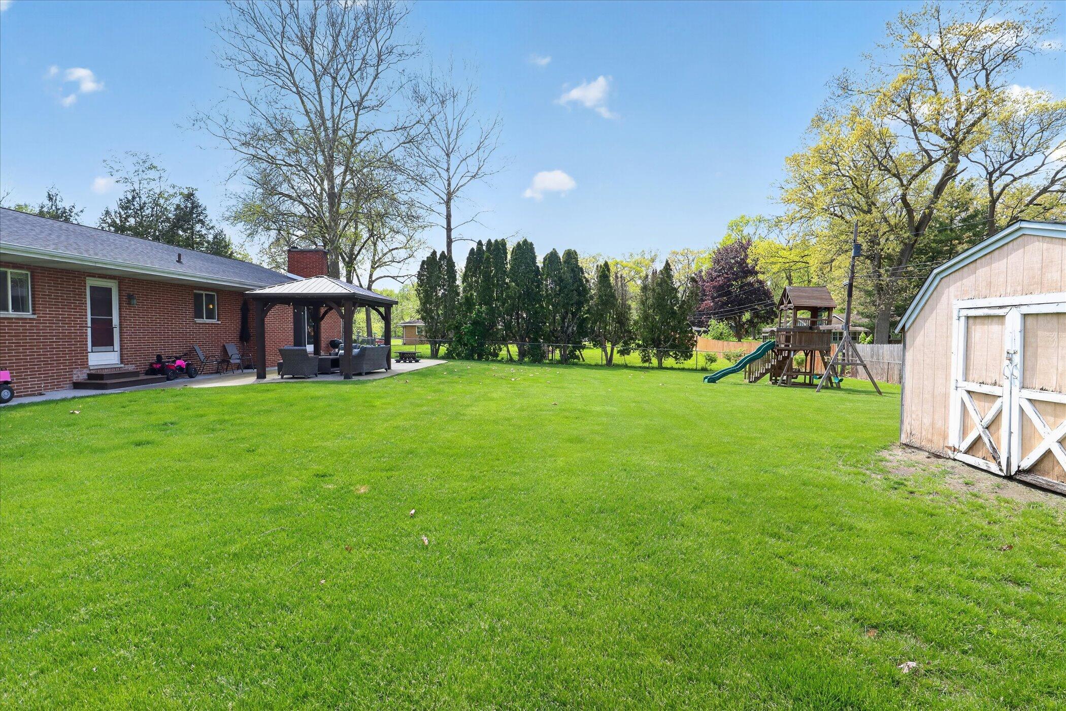 26414 Redfield Street Edwardsburg MI 49112