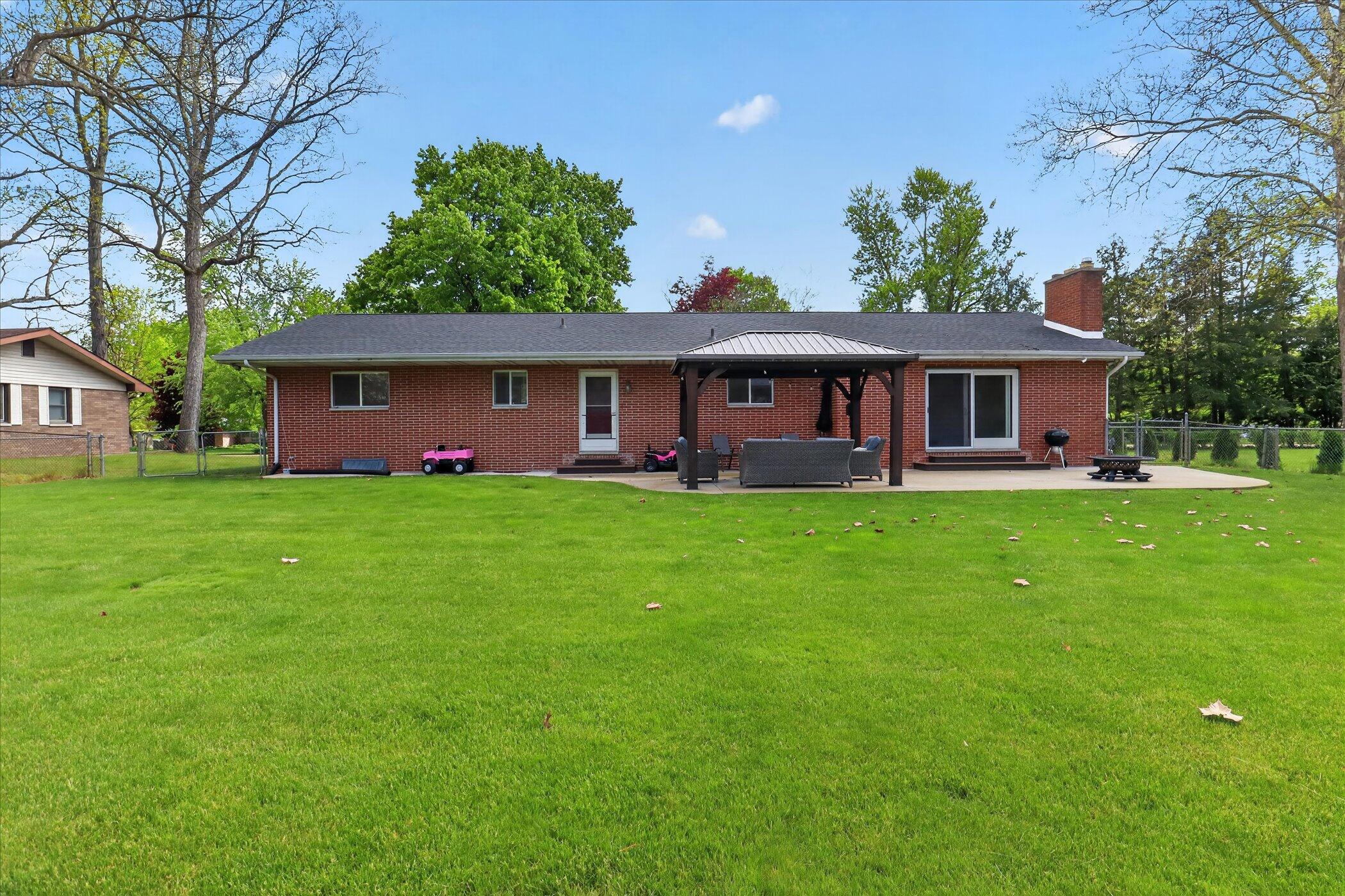 26414 Redfield Street Edwardsburg MI 49112