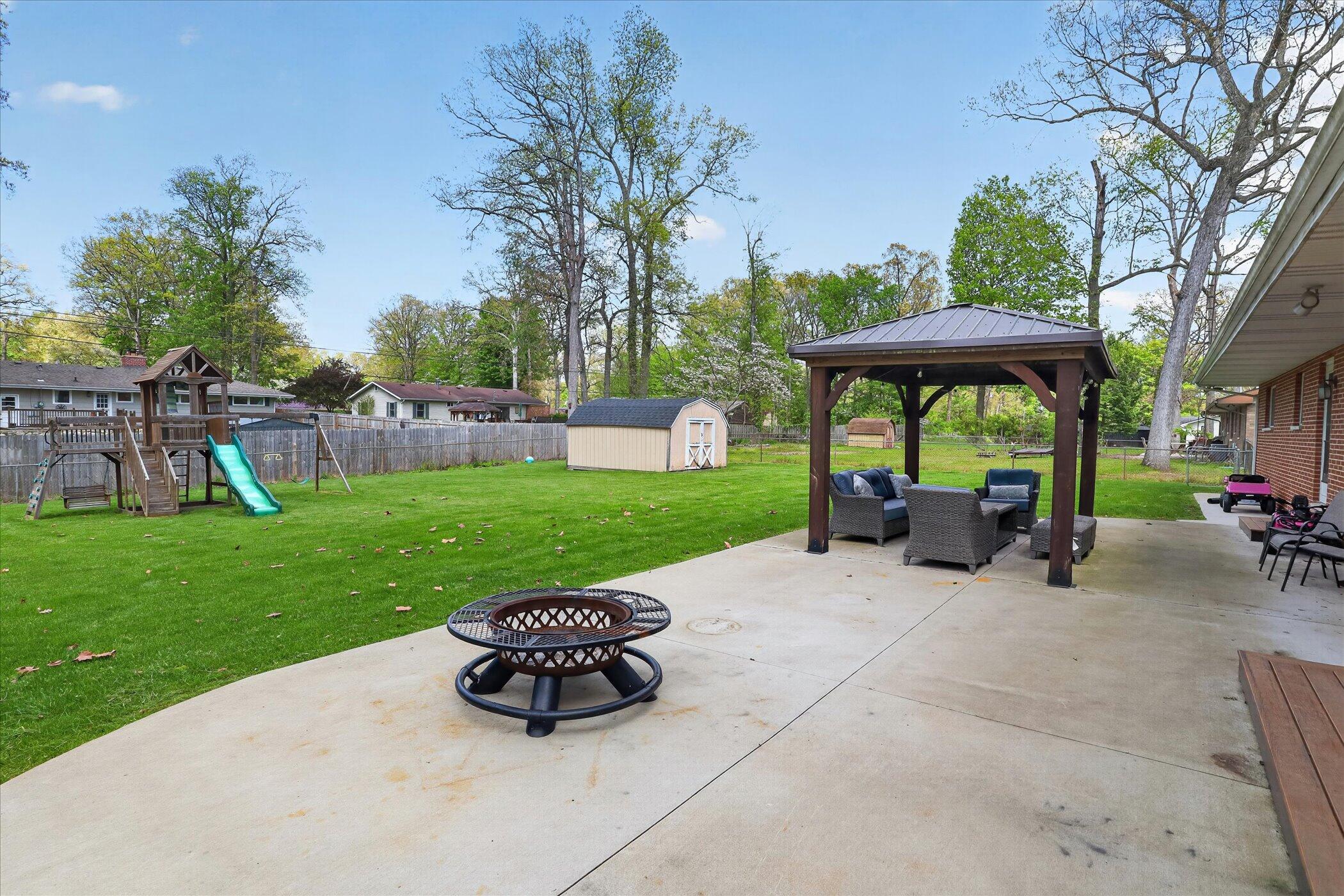 26414 Redfield Street Edwardsburg MI 49112