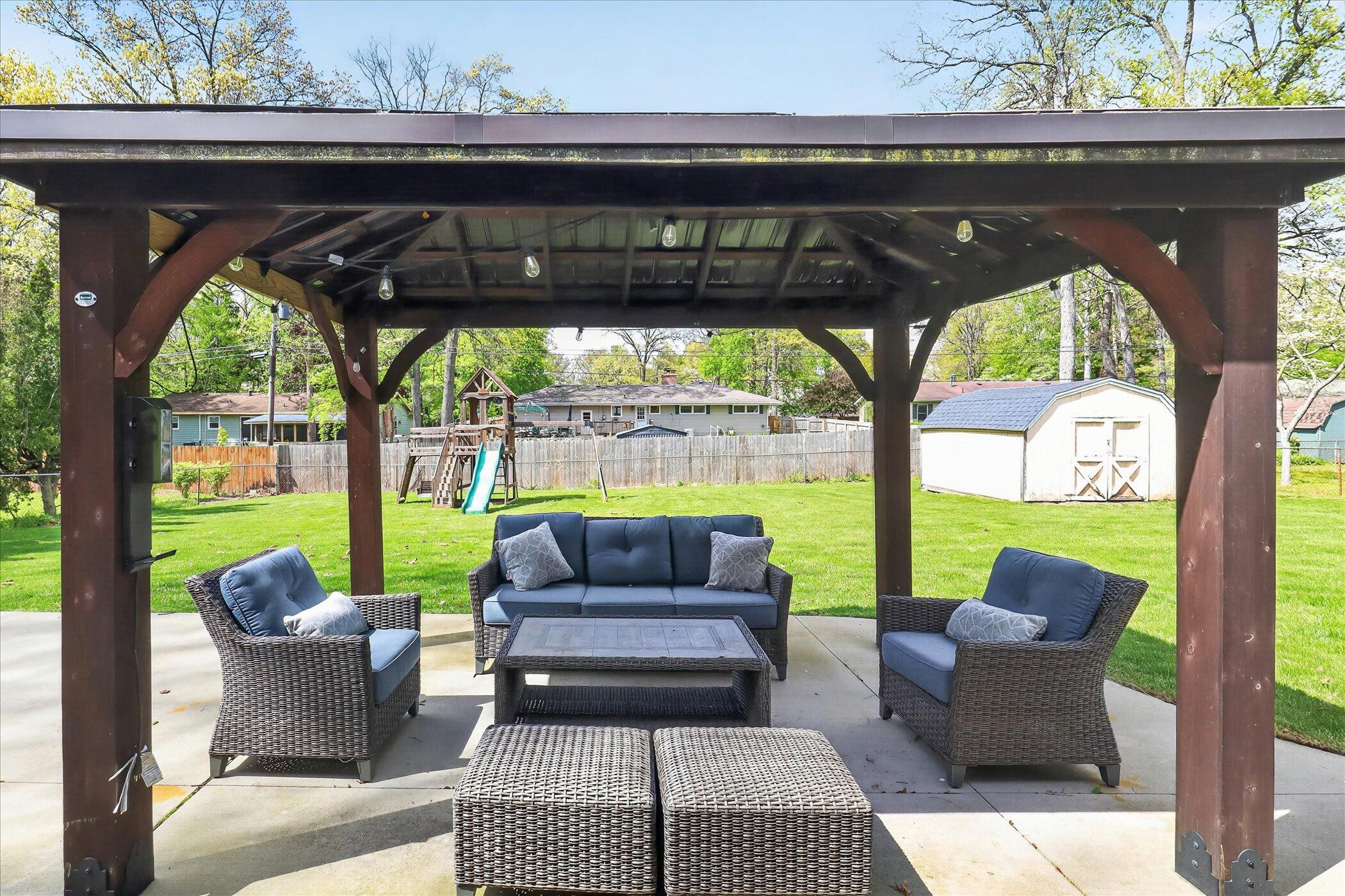 26414 Redfield Street Edwardsburg MI 49112
