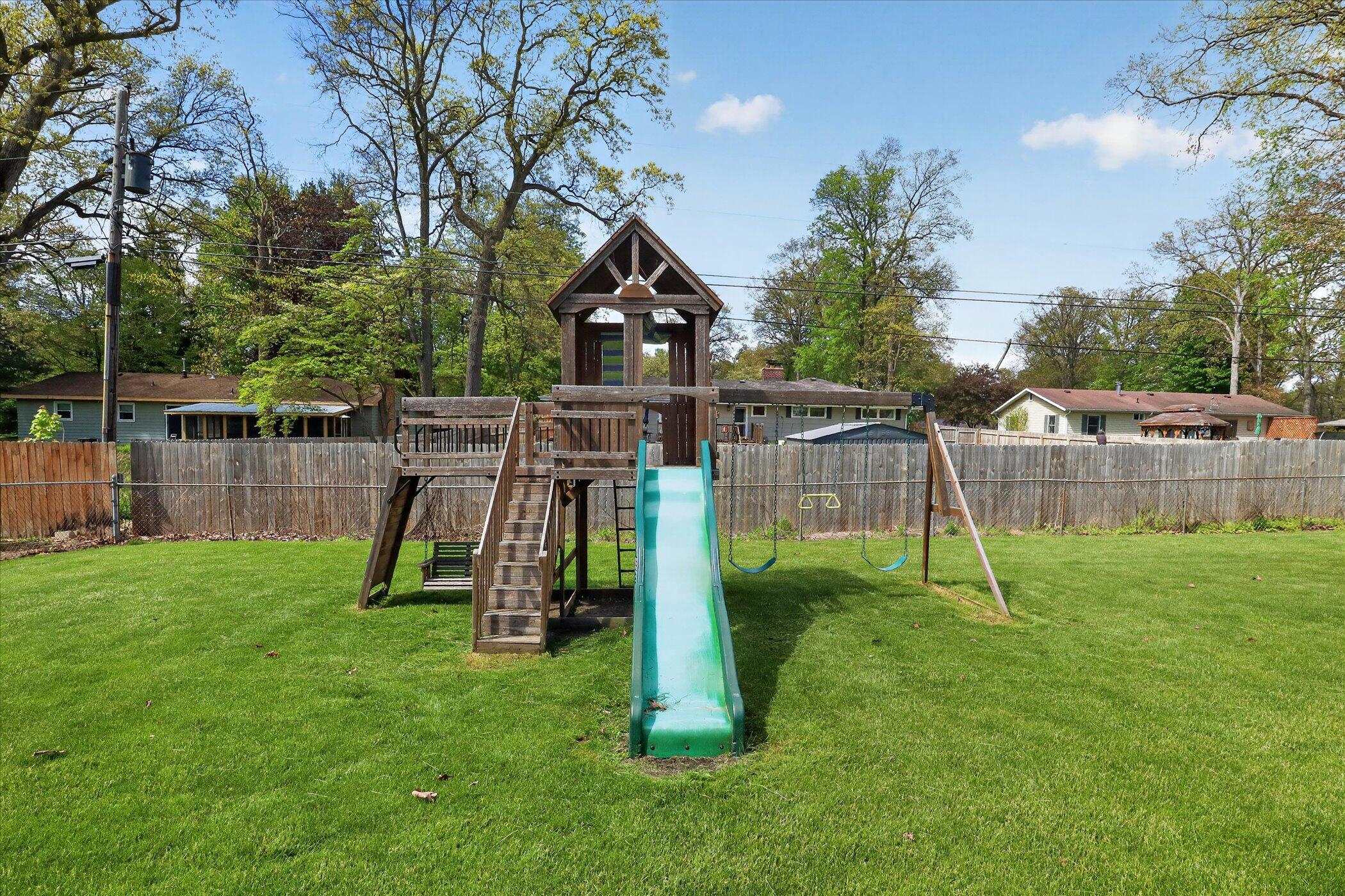 26414 Redfield Street Edwardsburg MI 49112