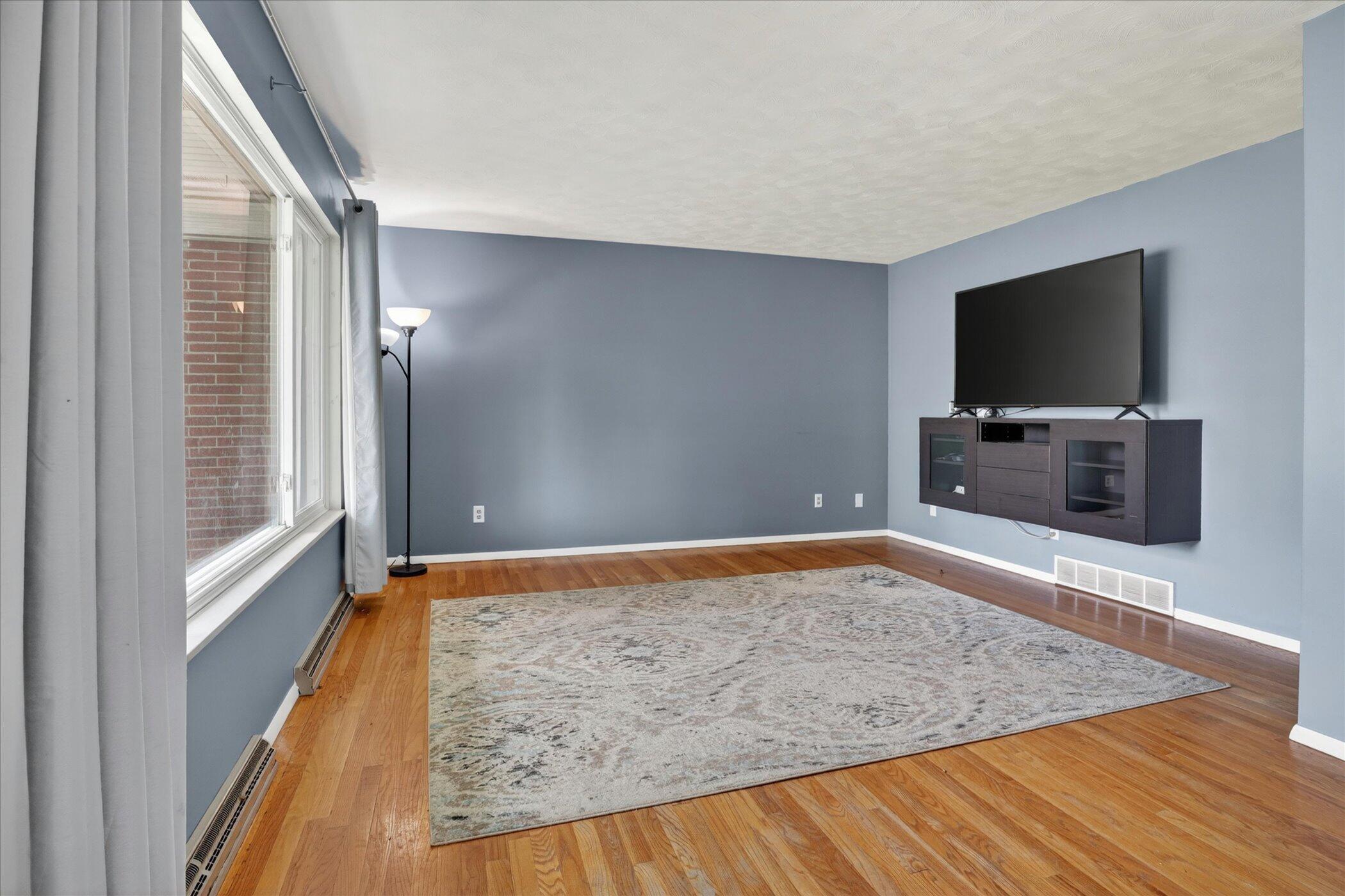 26414 Redfield Street Edwardsburg MI 49112
