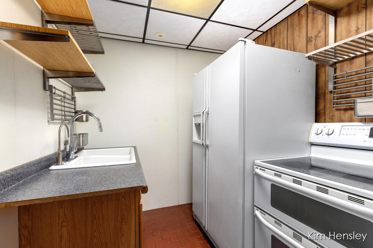 1085 4 Mile Road NE Grand Rapids MI 49525