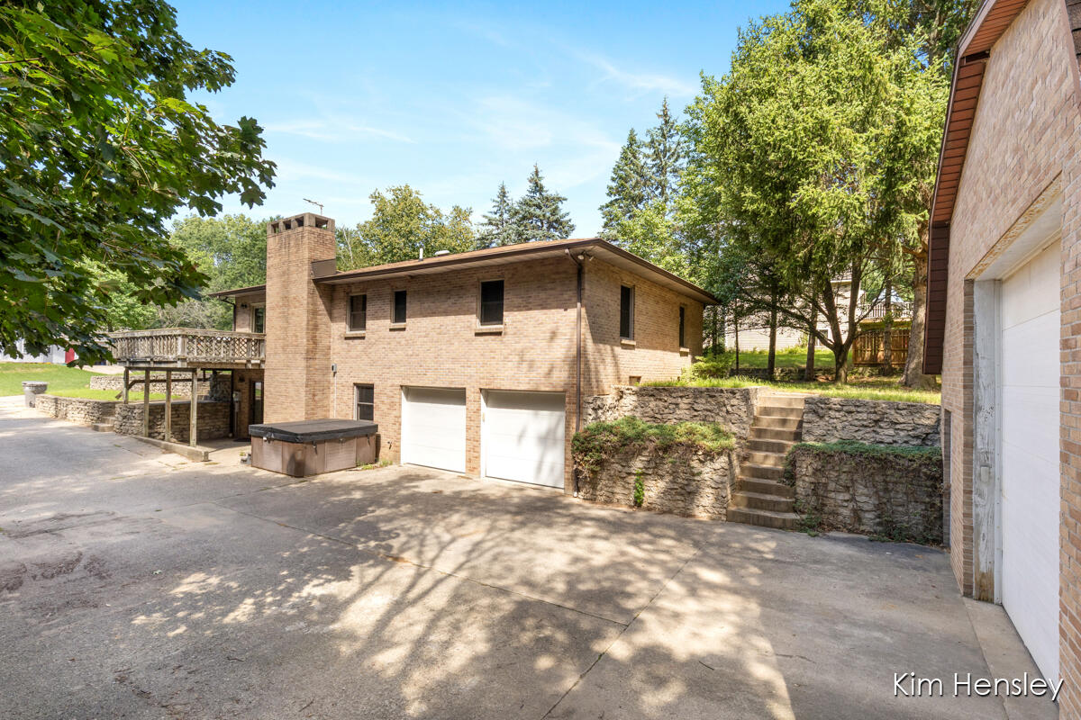 1085 4 Mile Road NE Grand Rapids MI 49525