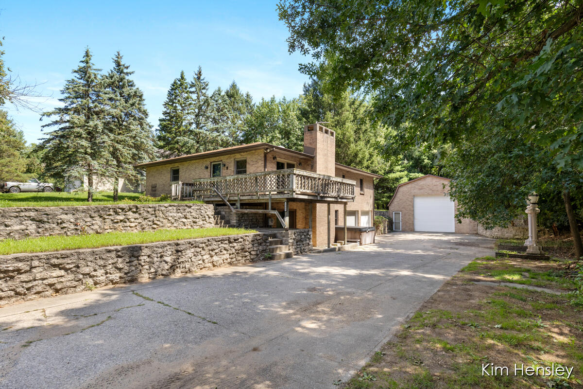 1085 4 Mile Road NE Grand Rapids MI 49525