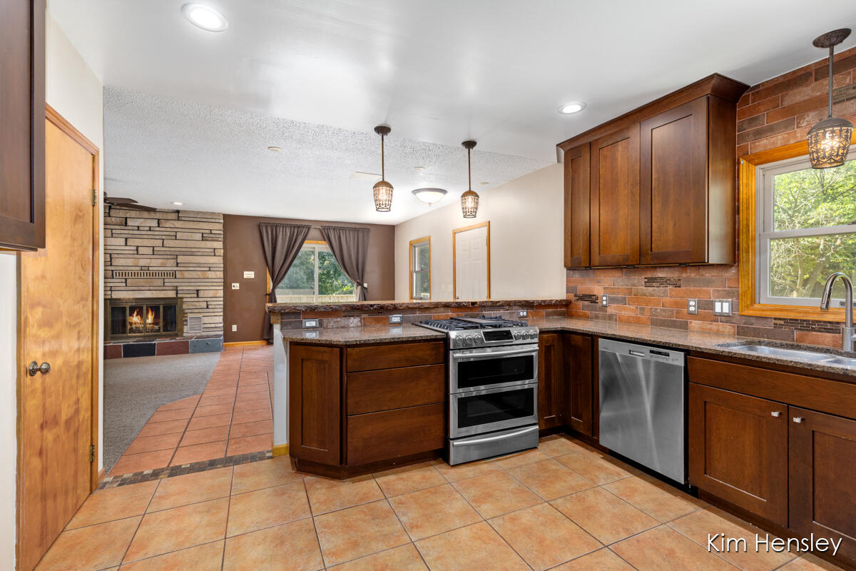 1085 4 Mile Road NE Grand Rapids MI 49525