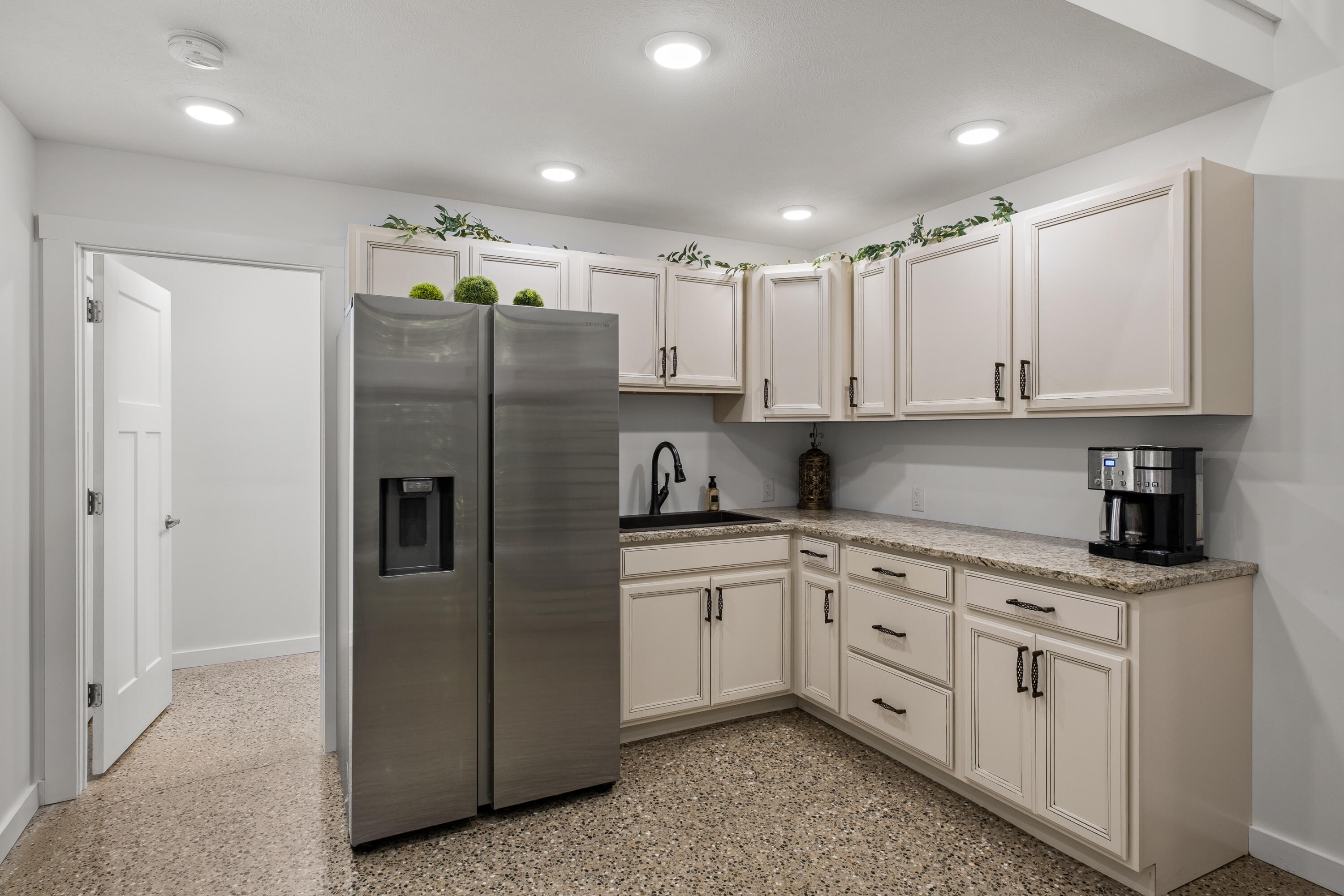 6065 N Scenic Woods Circle N Muskegon MI 49445