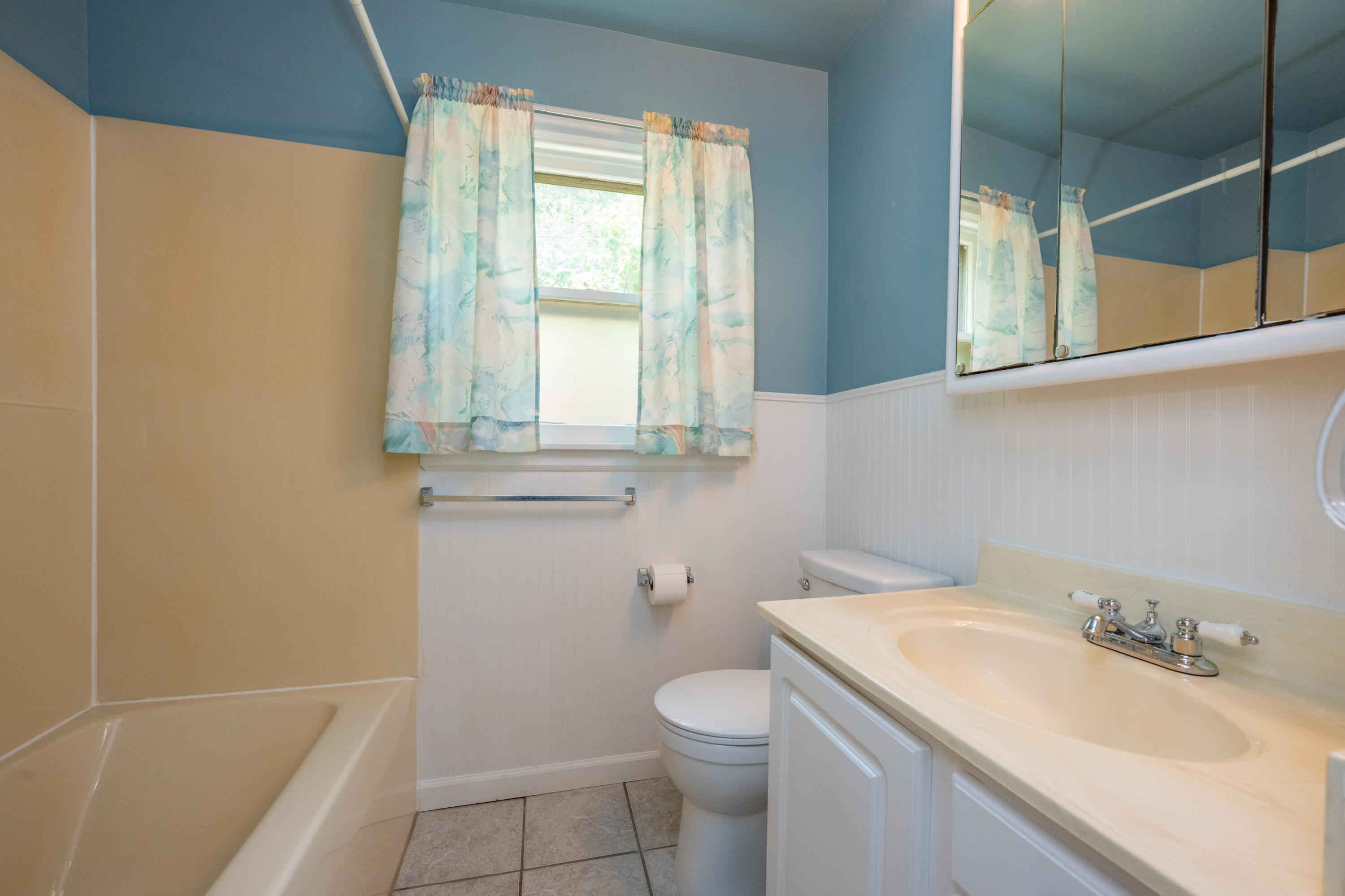 1643 Lyola Court Benton Harbor MI 49022