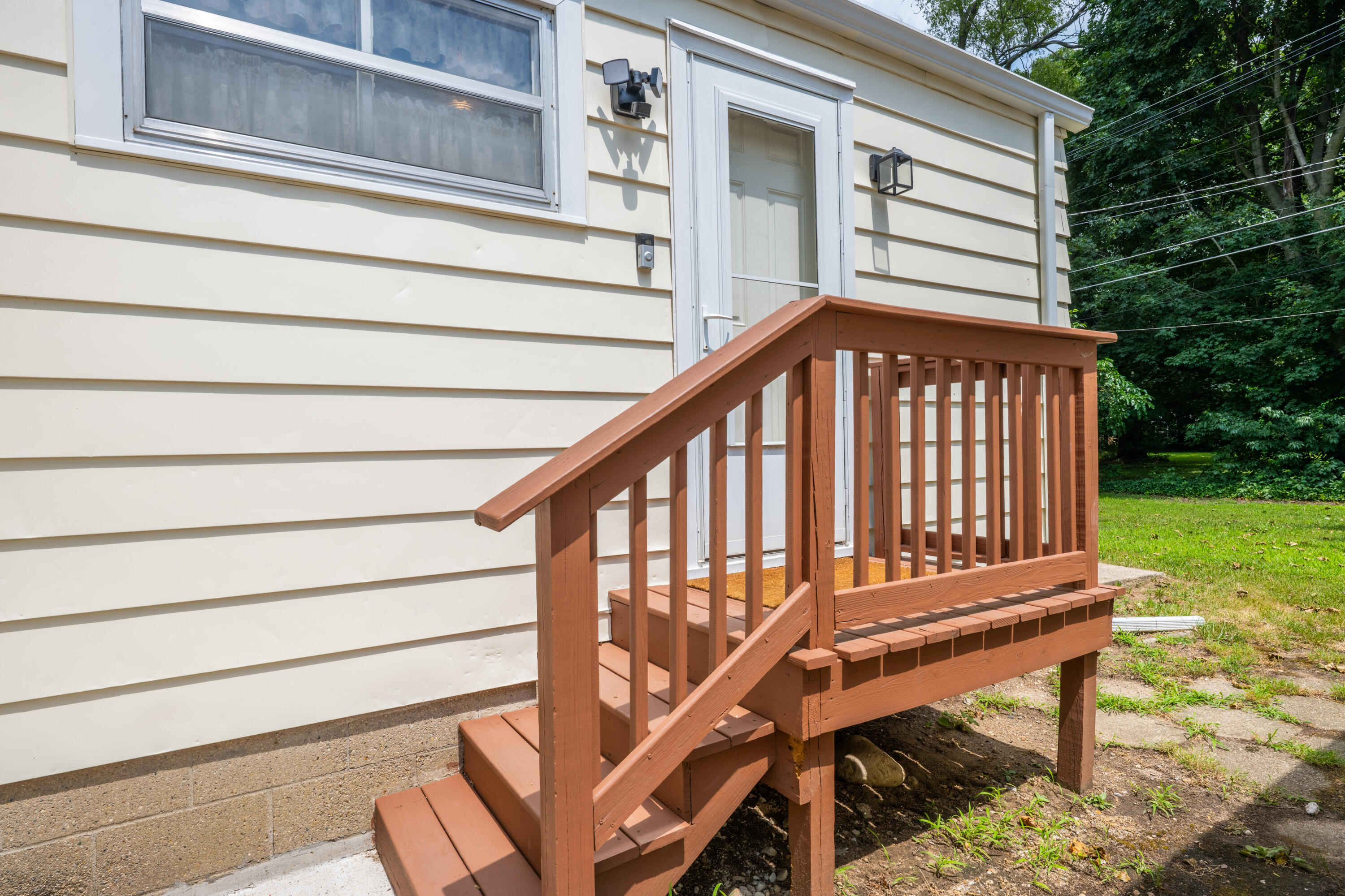 1643 Lyola Court Benton Harbor MI 49022