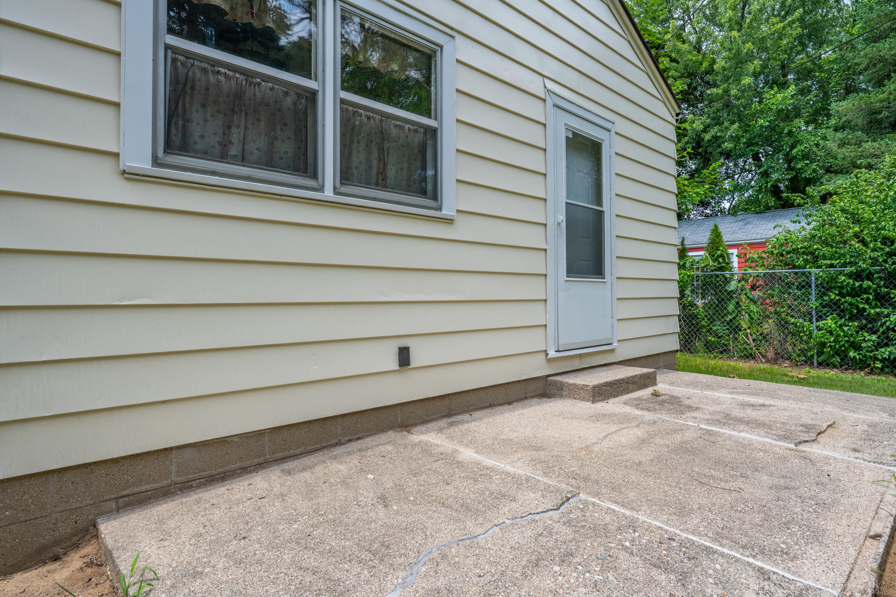 1643 Lyola Court Benton Harbor MI 49022