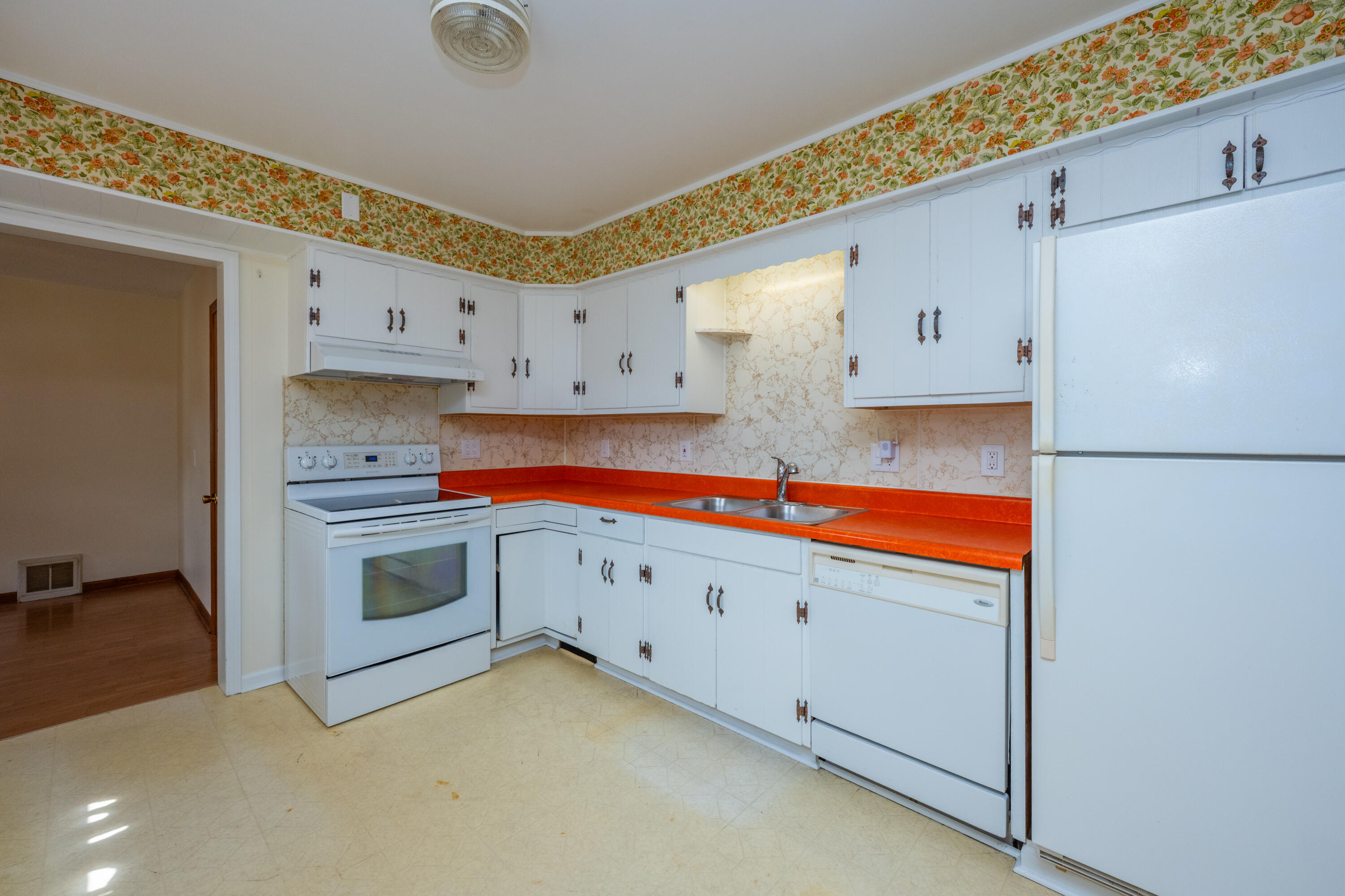 1643 Lyola Court Benton Harbor MI 49022