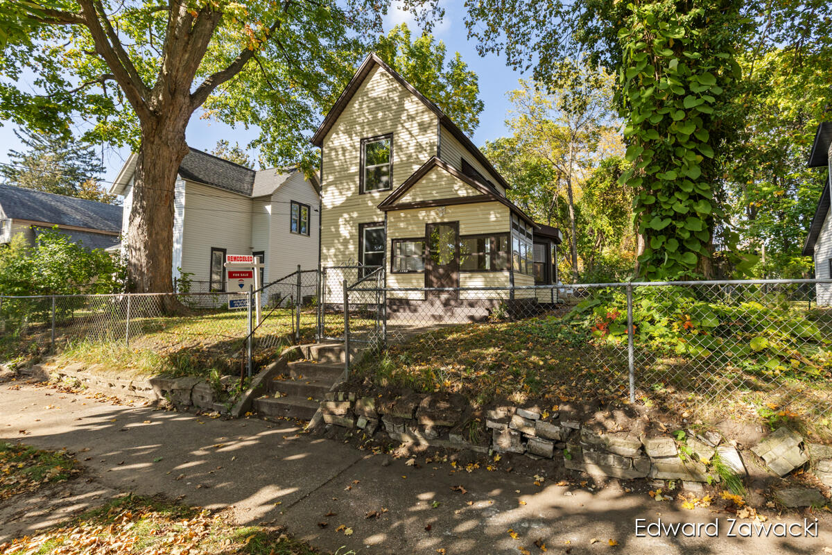 1043 Sigsbee Street SE Grand Rapids MI 49506