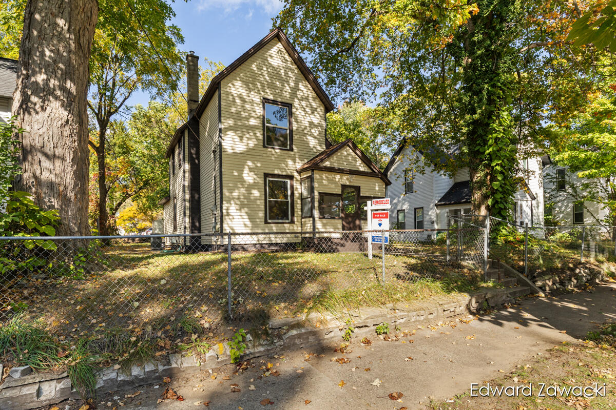 1043 Sigsbee Street SE Grand Rapids MI 49506
