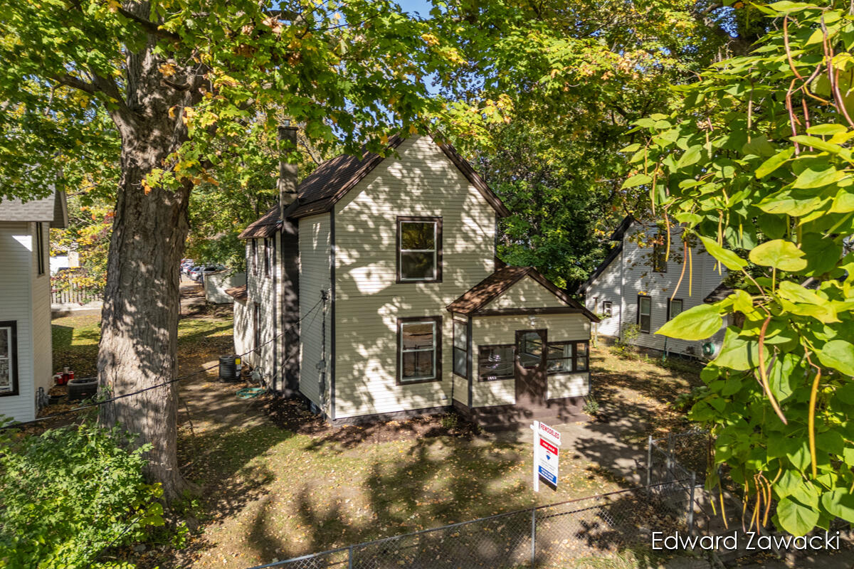 1043 Sigsbee Street SE Grand Rapids MI 49506