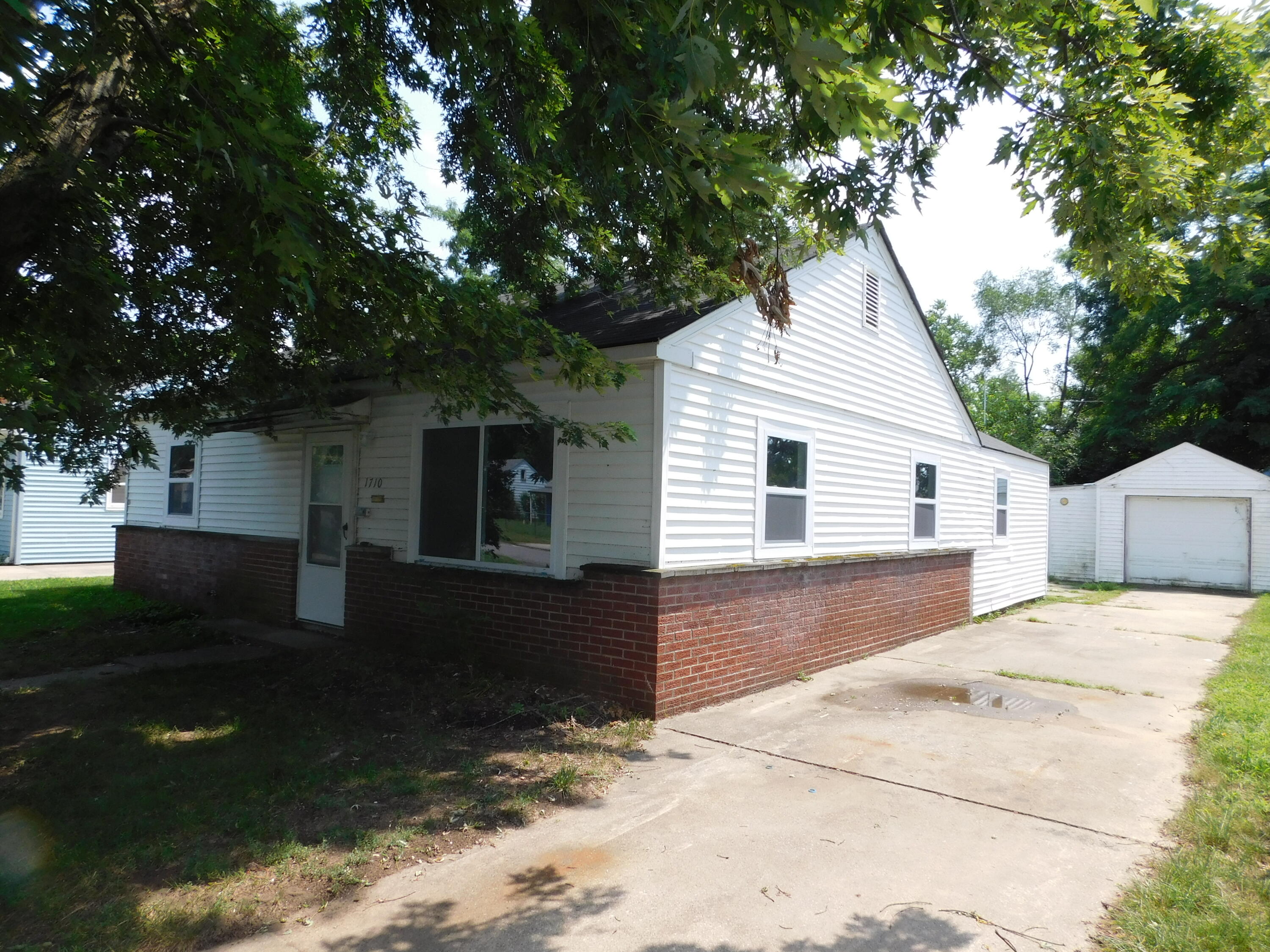 1710 Cass Street Niles MI 49120