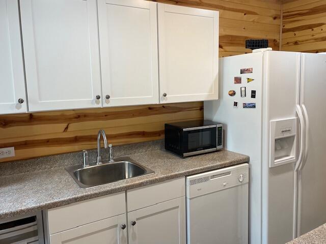 460 Summer Grv Drive Douglas MI 49406