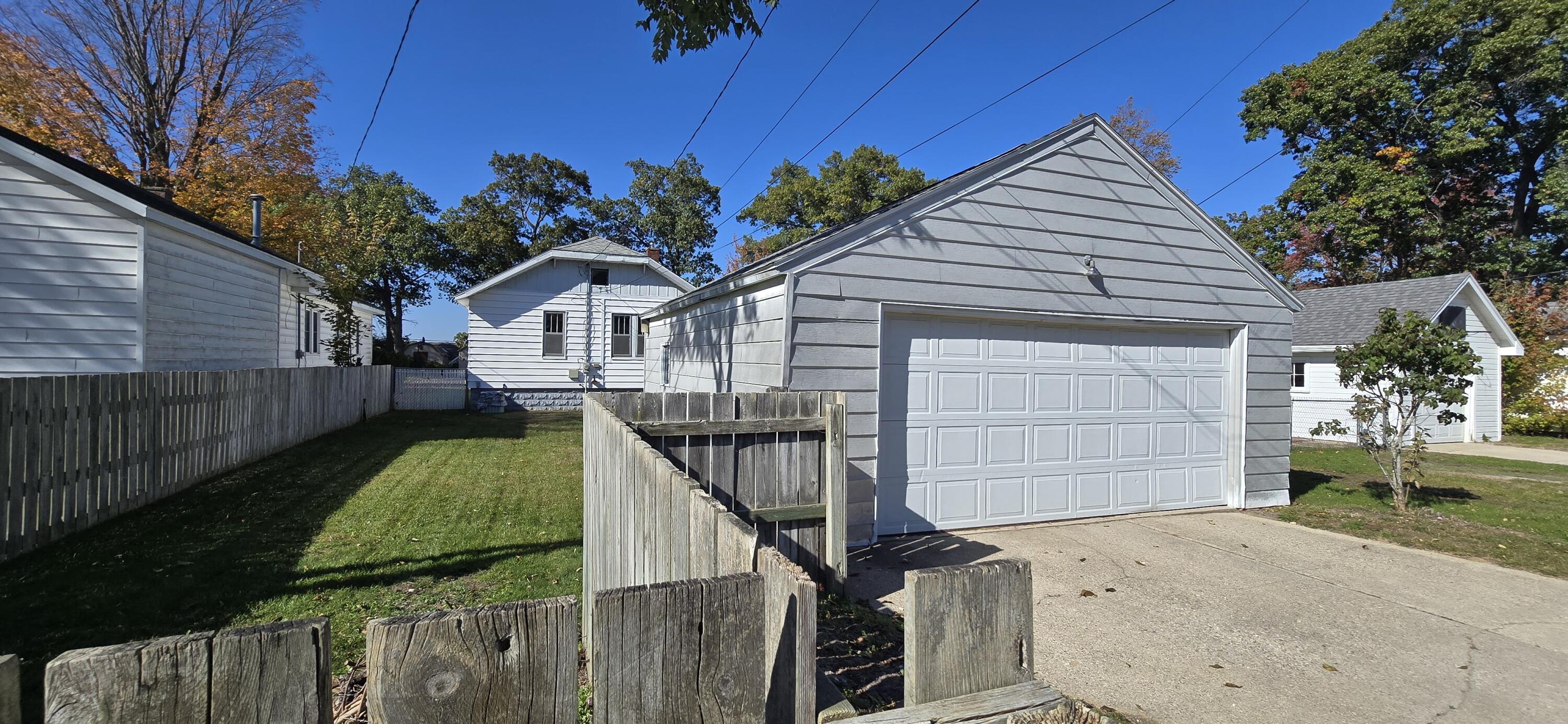 2003 Moulton Avenue Muskegon MI 49445