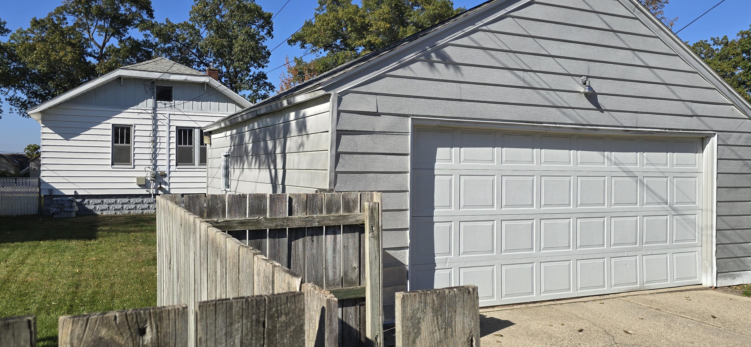 2003 Moulton Avenue Muskegon MI 49445