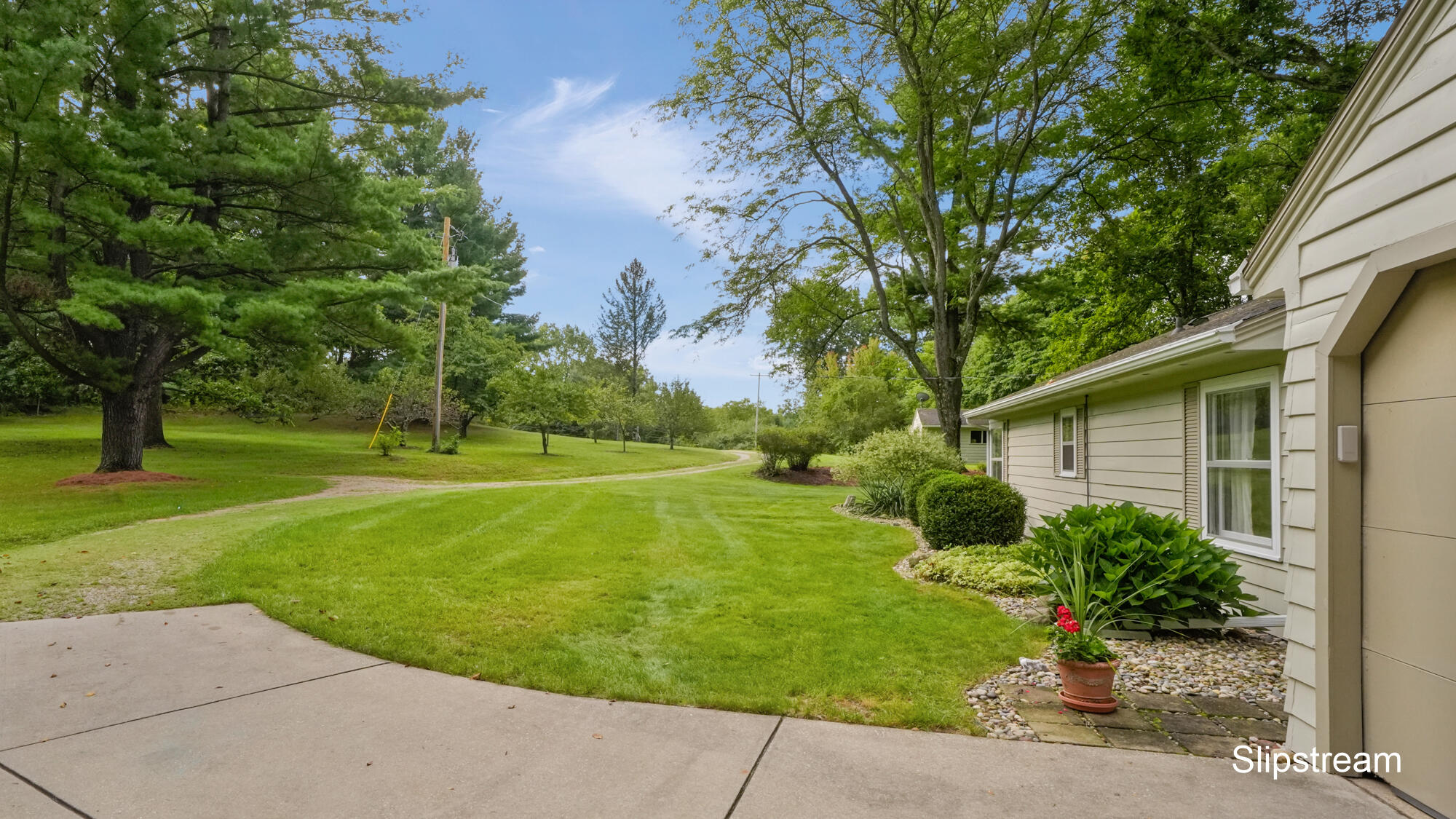 5059 12 Mile Road NE Rockford MI 49341