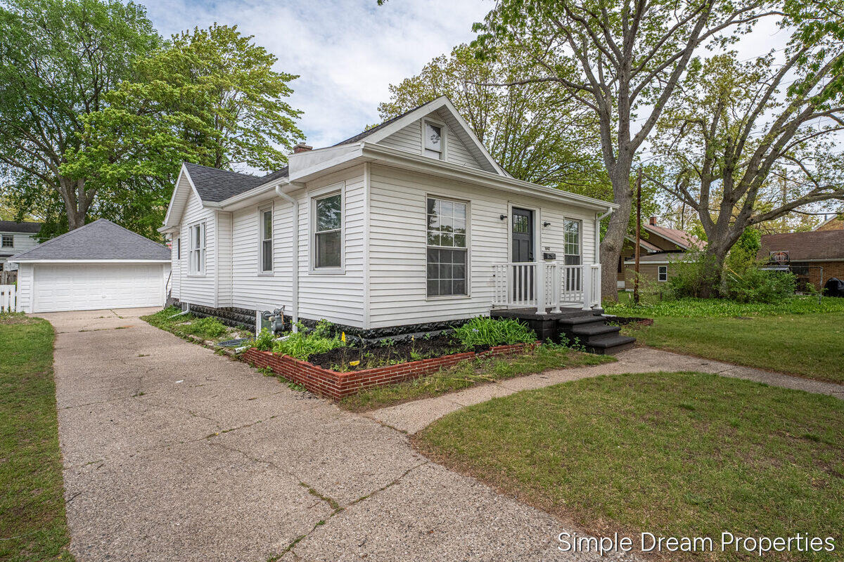 1642 Mills Avenue Muskegon MI 49445