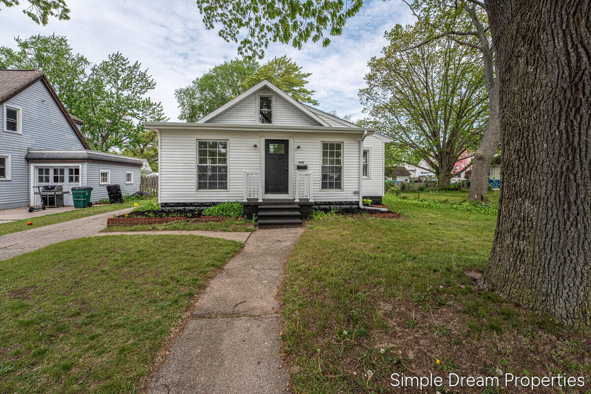 1642 Mills Avenue Muskegon MI 49445