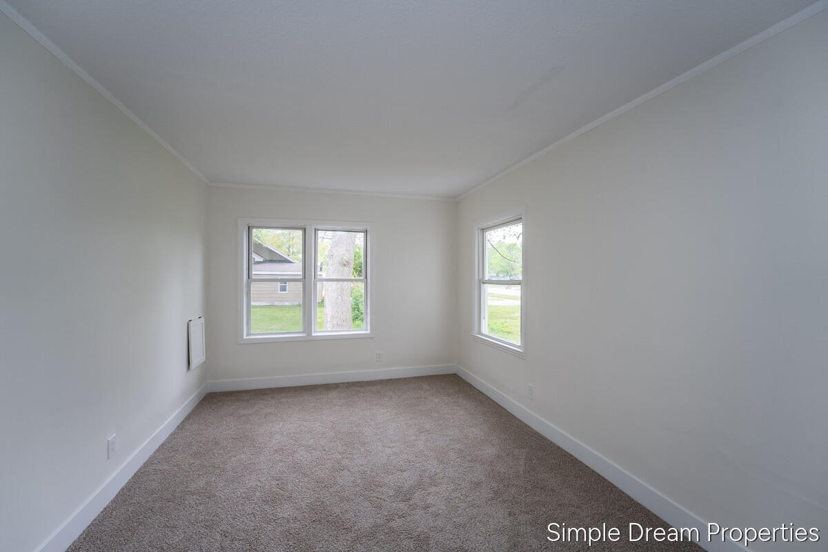 1642 Mills Avenue Muskegon MI 49445