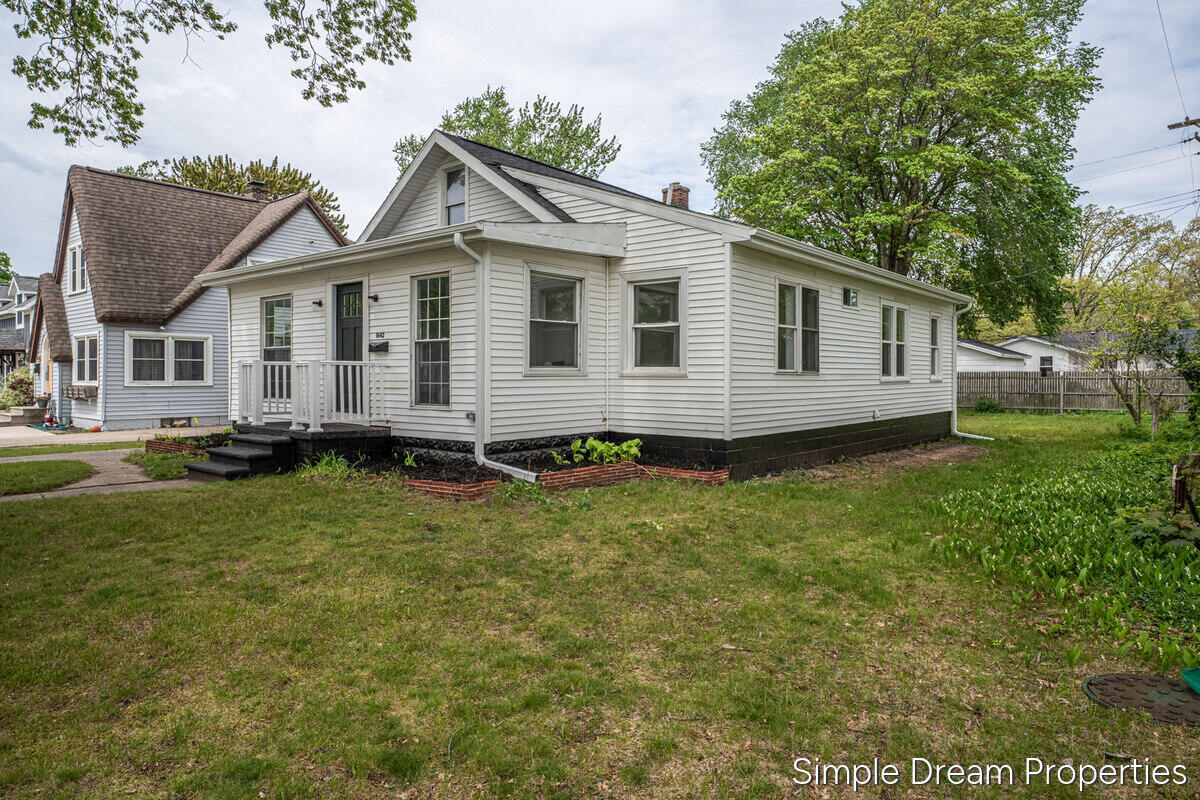 1642 Mills Avenue Muskegon MI 49445
