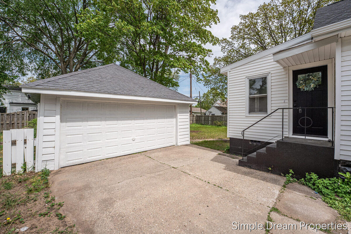 1642 Mills Avenue Muskegon MI 49445