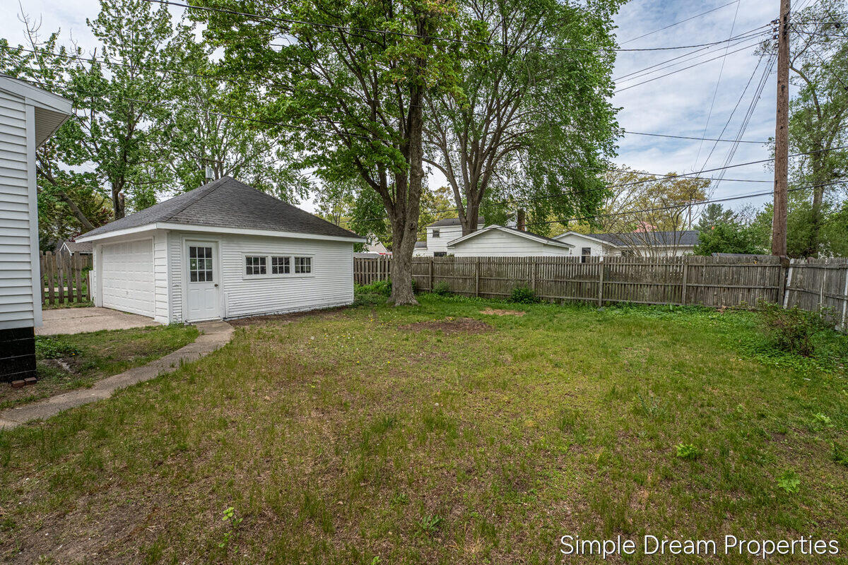 1642 Mills Avenue Muskegon MI 49445