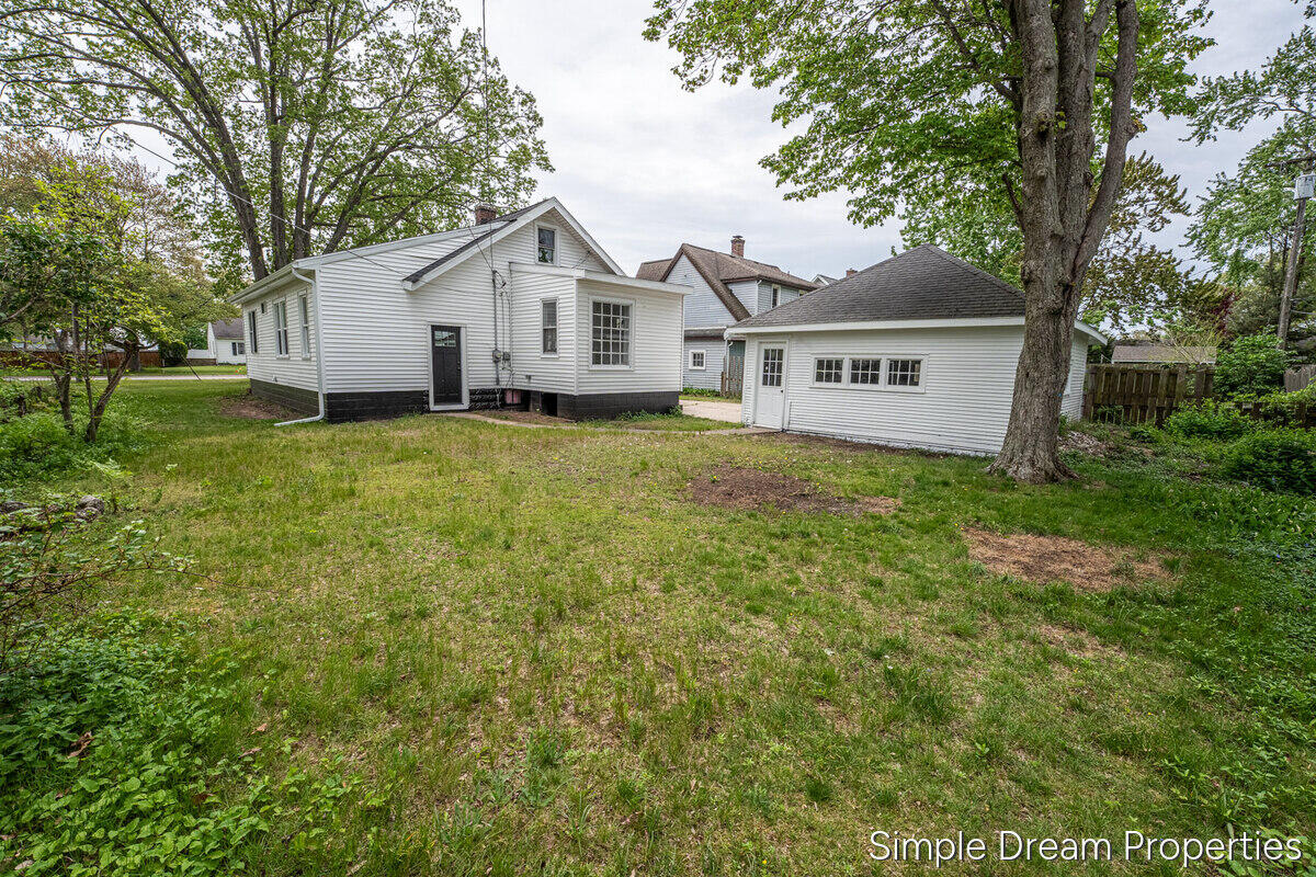 1642 Mills Avenue Muskegon MI 49445