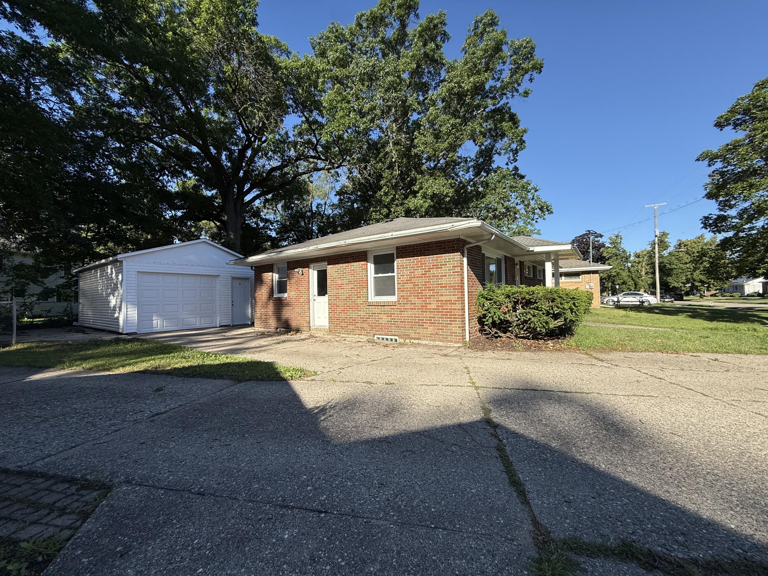 1946 Adams Street SE Grand Rapids MI 49506