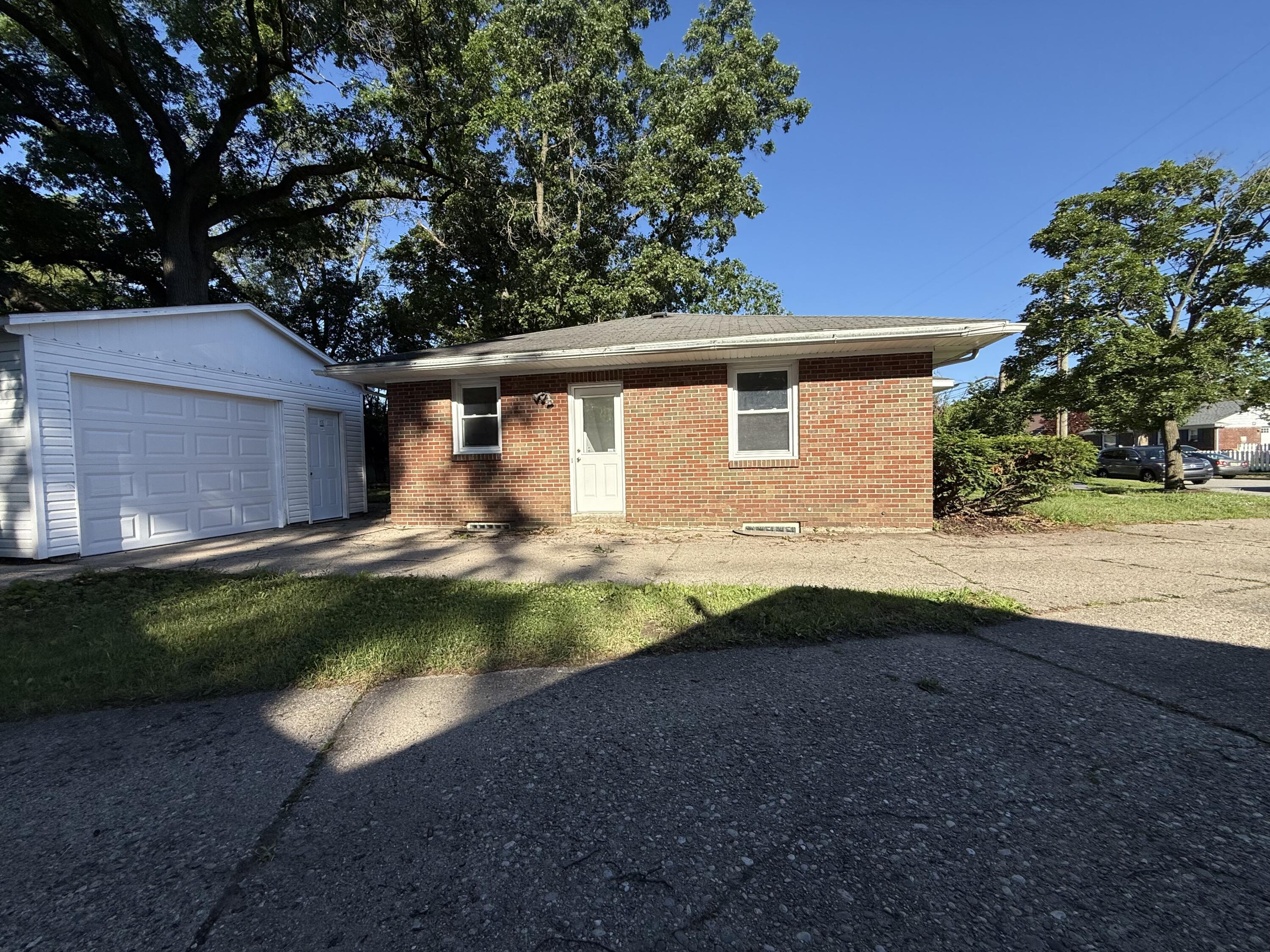 1946 Adams Street SE Grand Rapids MI 49506