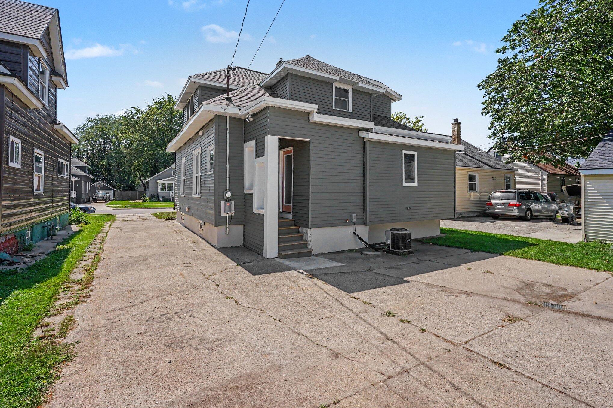 371 W 19th Street Holland MI 49423