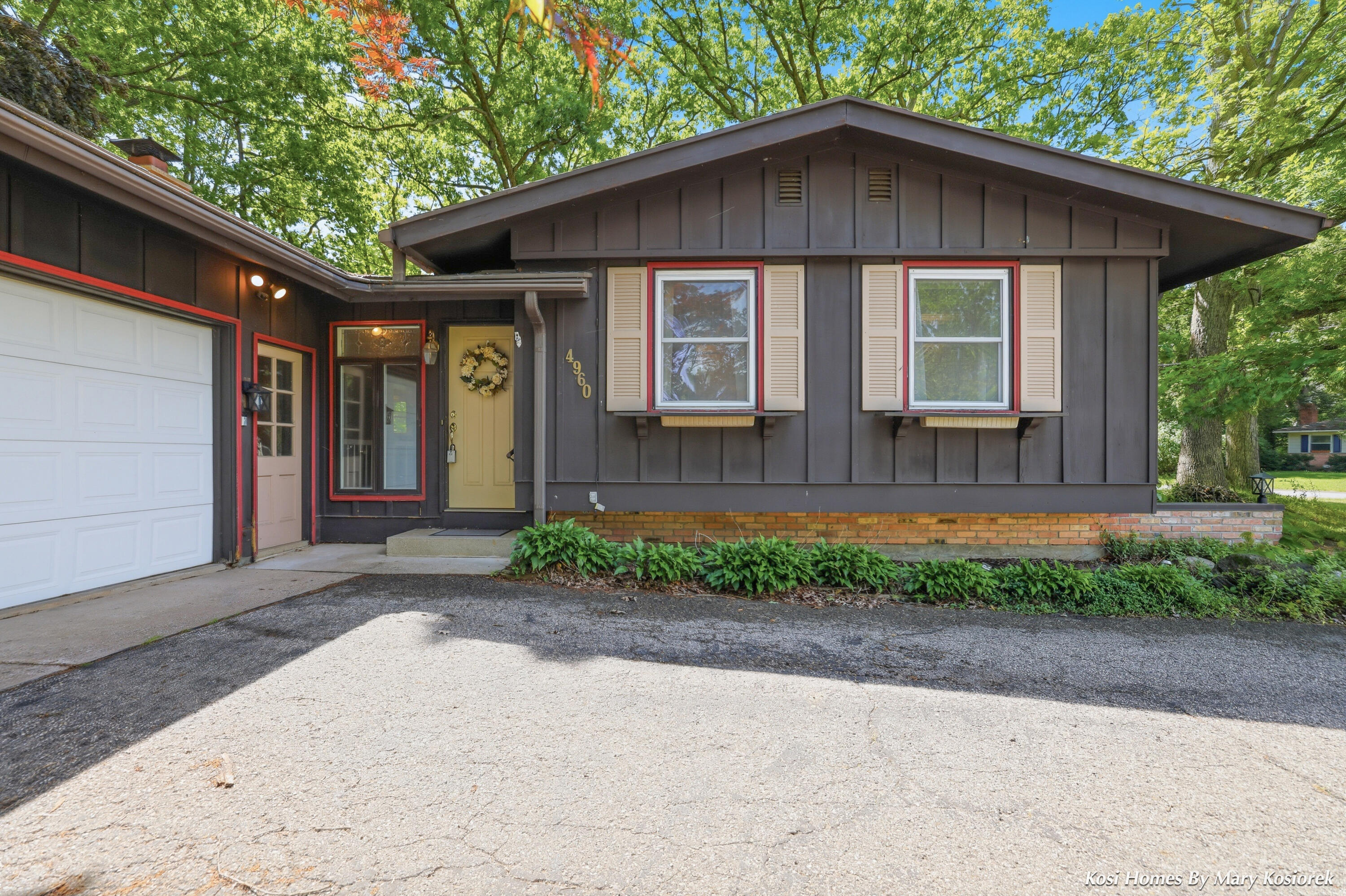 4960 Bluff Drive NE Grand Rapids MI 49525