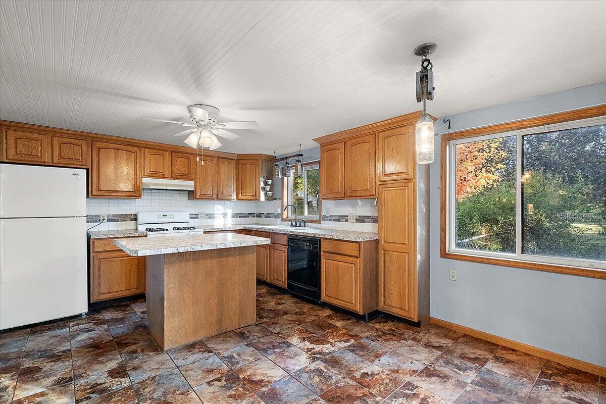 4785 118th Avenue Fennville MI 49408